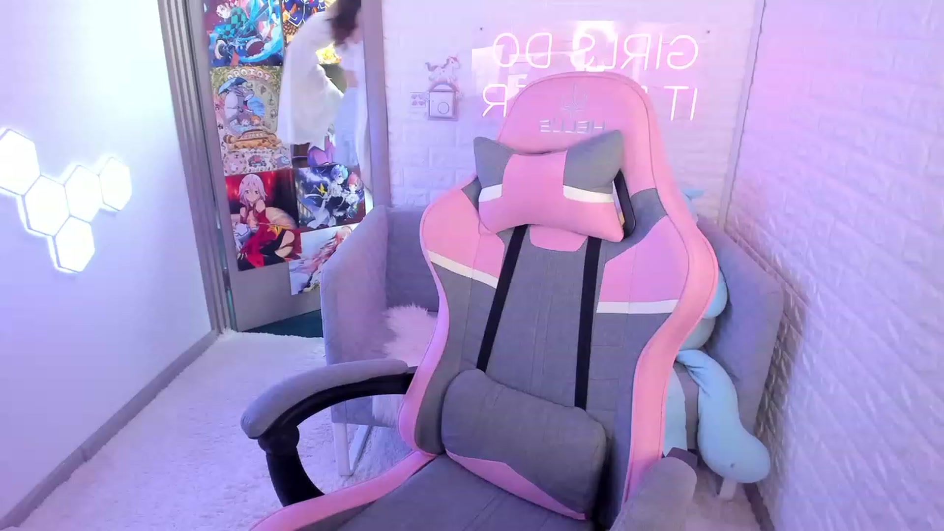 Gallery image thumbnail from ElsaYoung's myfreecams stream on, 02/28/2023, 14:29 image 10 of 20
