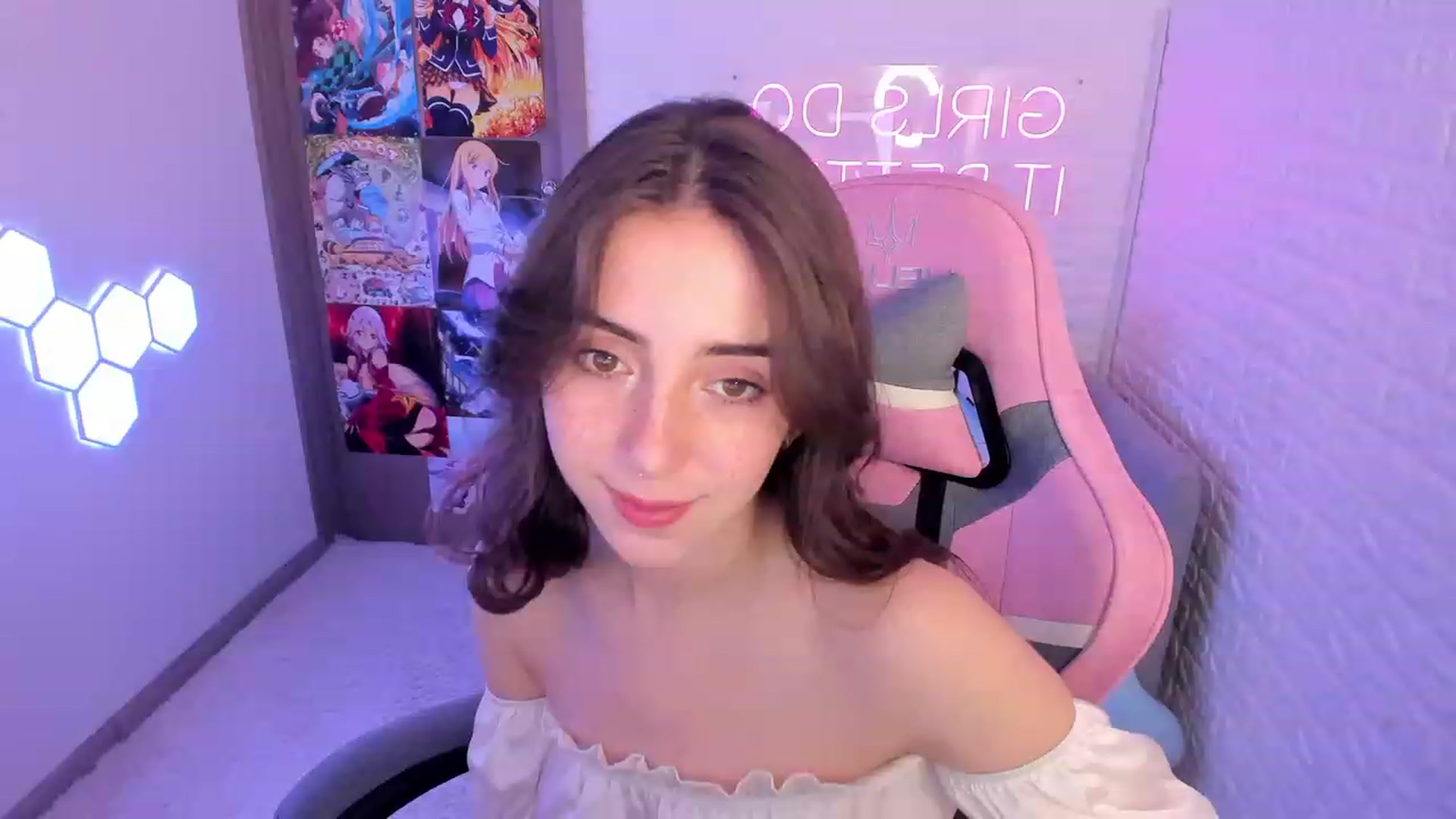 Gallery image thumbnail from ElsaYoung's myfreecams stream on, 02/28/2023, 14:29 image 20 of 20