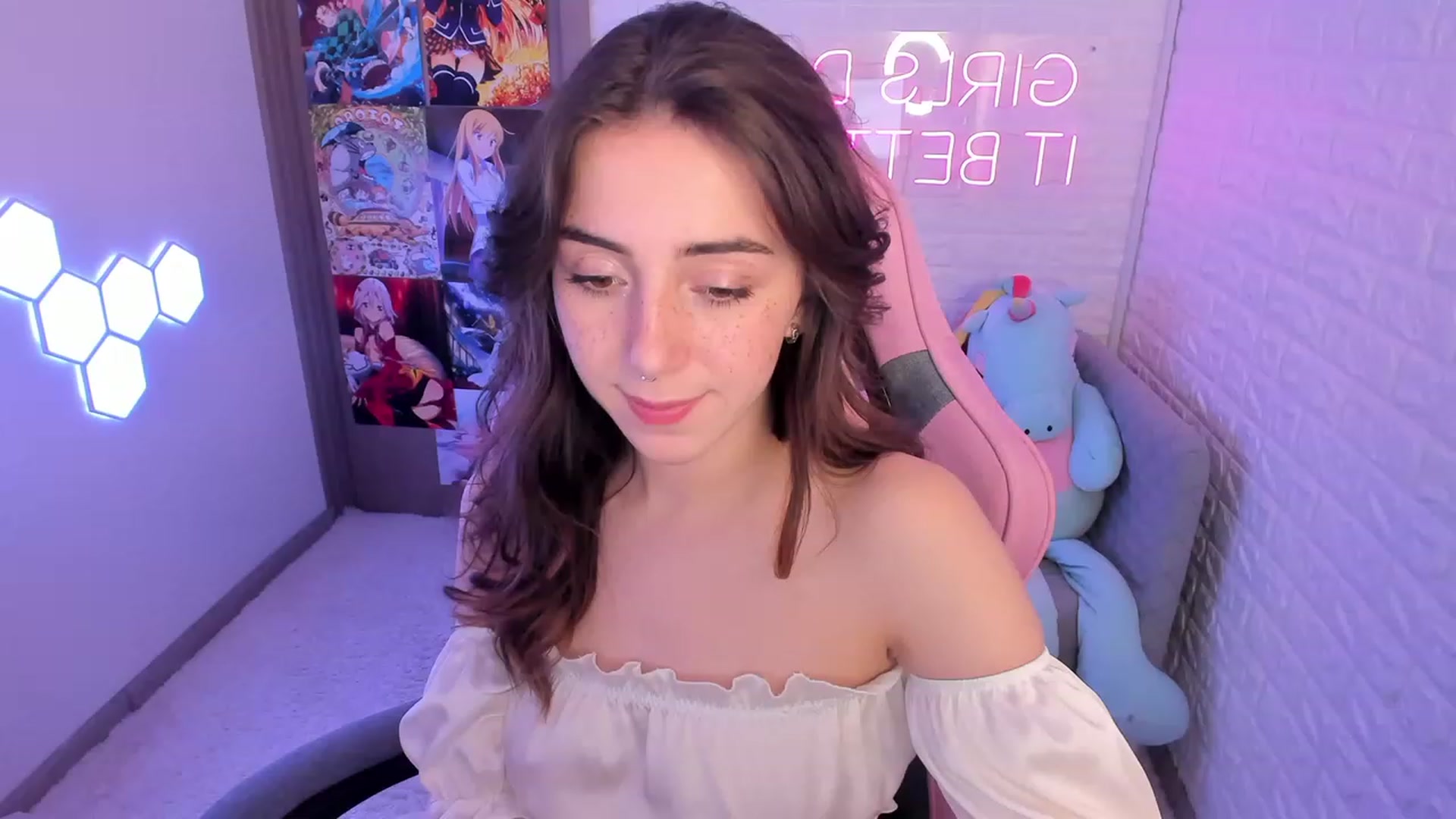 Gallery image thumbnail from ElsaYoung's myfreecams stream on, 02/28/2023, 14:29 image 18 of 20