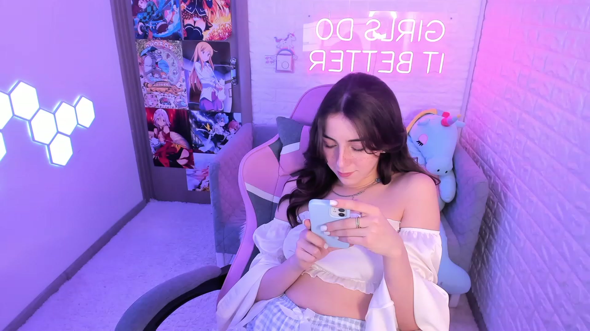 Gallery image thumbnail from ElsaYoung's myfreecams stream on, 03/01/2023, 15:03 image 14 of 20