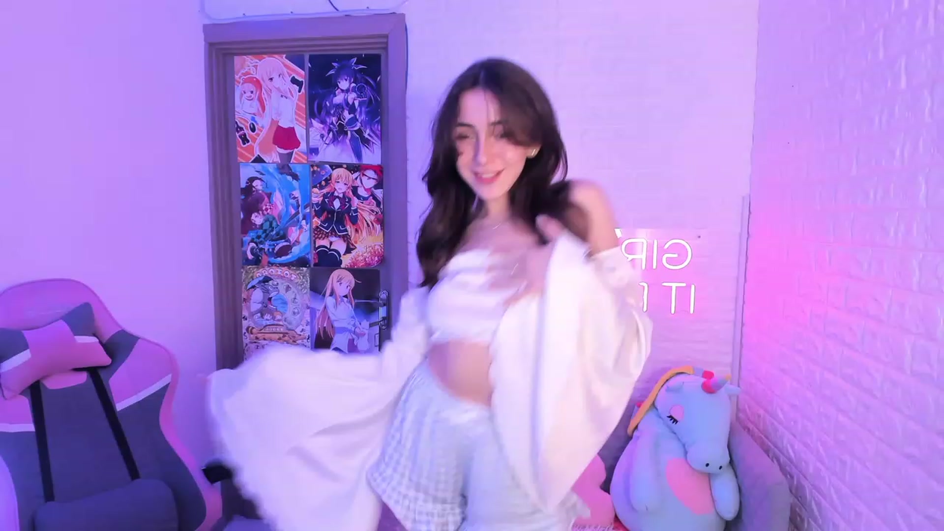 Gallery image thumbnail from ElsaYoung's myfreecams stream on, 03/01/2023, 15:03 image 18 of 20