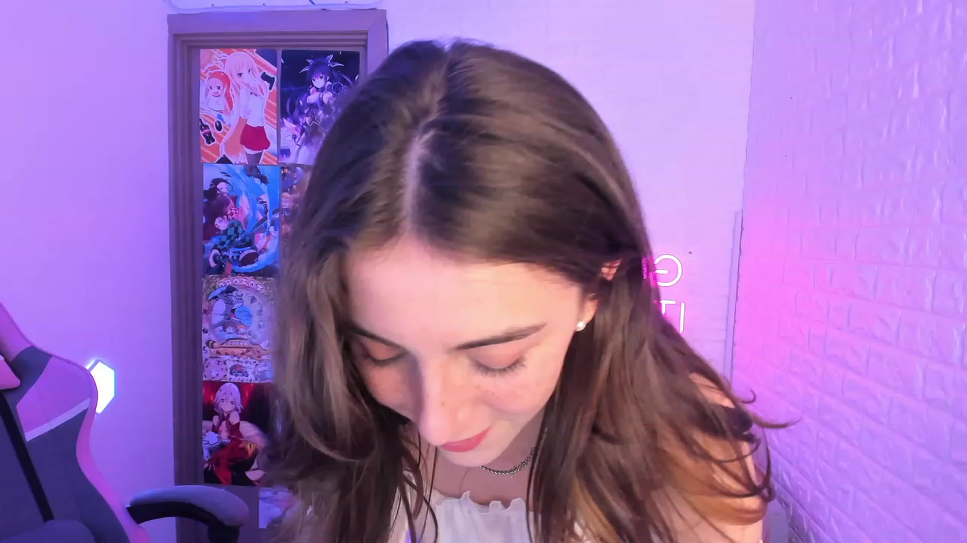 Gallery image thumbnail from ElsaYoung's myfreecams stream on, 03/01/2023, 17:01 image 12 of 20