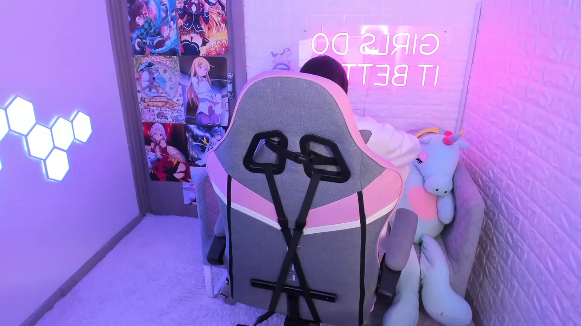 Gallery image thumbnail from ElsaYoung's myfreecams stream on, 03/01/2023, 19:30 image 20 of 20