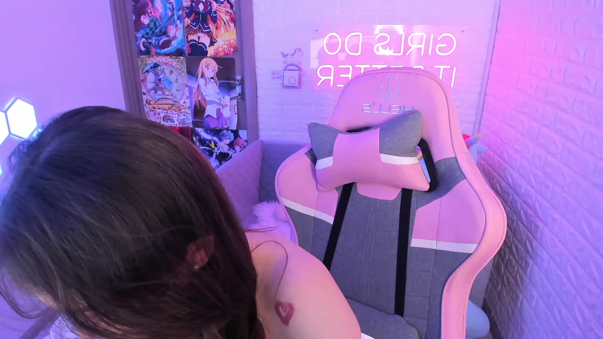Gallery image thumbnail from ElsaYoung's myfreecams stream on, 03/01/2023, 19:30 image 17 of 20