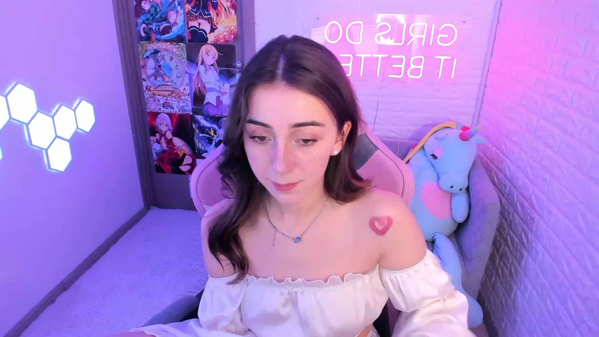Gallery image thumbnail from ElsaYoung's myfreecams stream on, 03/01/2023, 19:30 image 10 of 20