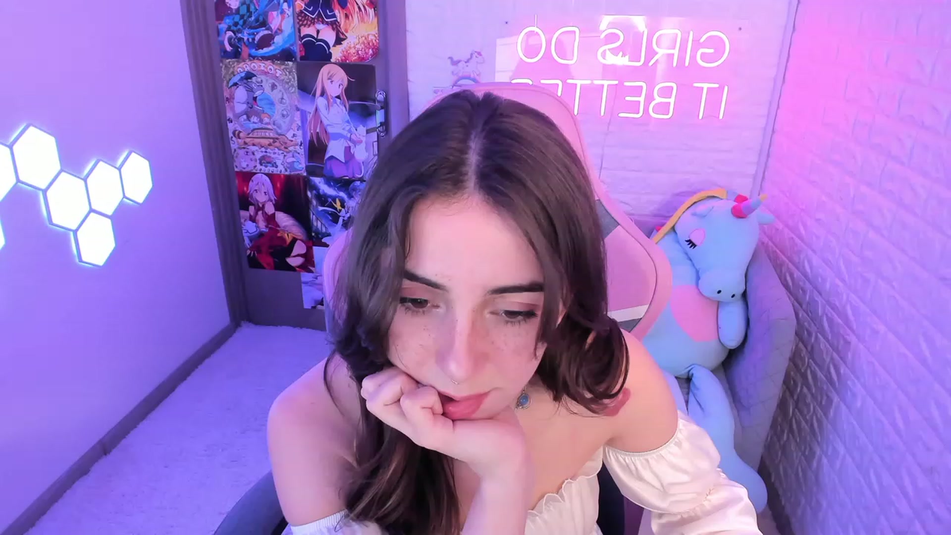 Gallery image thumbnail from ElsaYoung's myfreecams stream on, 03/01/2023, 19:30 image 3 of 20