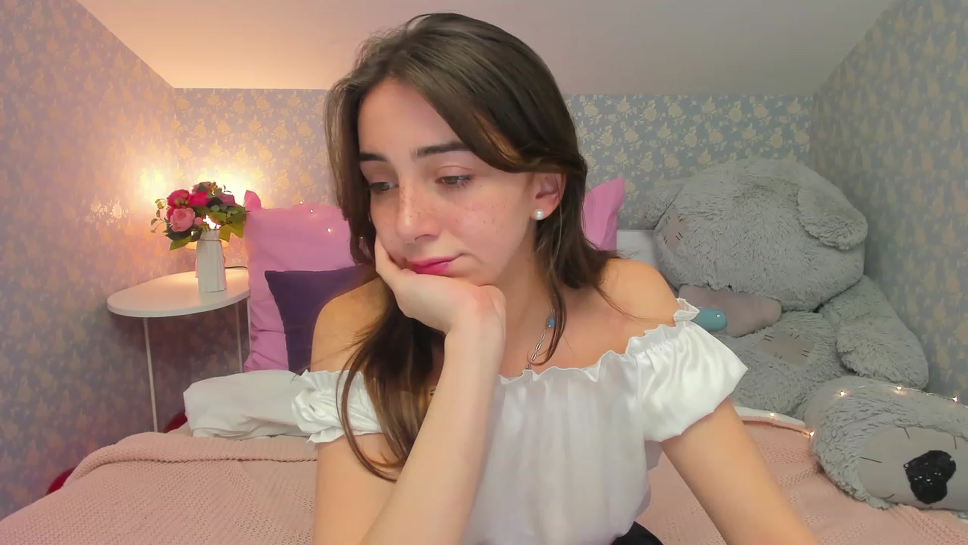 Gallery image thumbnail from ElsaYoung's myfreecams stream on, 03/02/2023, 14:03 image 8 of 20