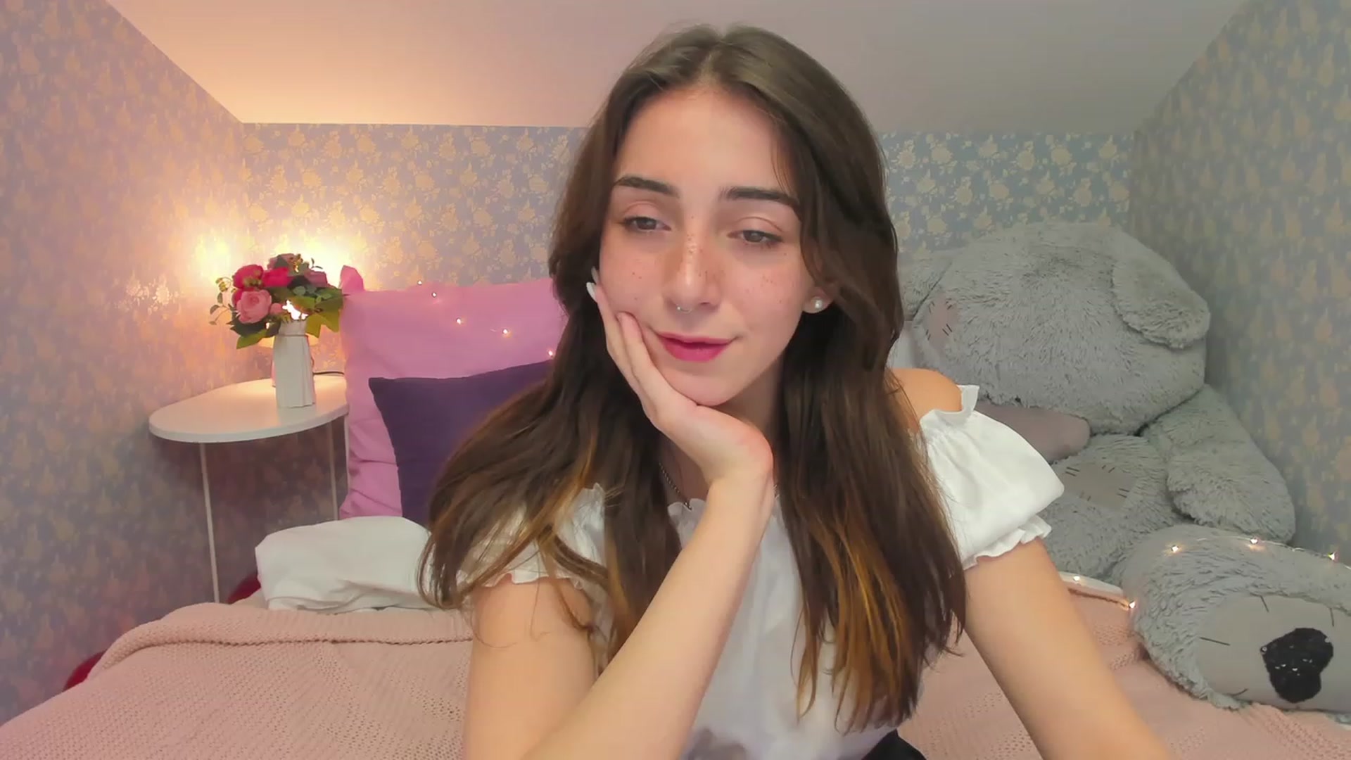Gallery image thumbnail from ElsaYoung's myfreecams stream on, 03/02/2023, 14:03 image 4 of 20