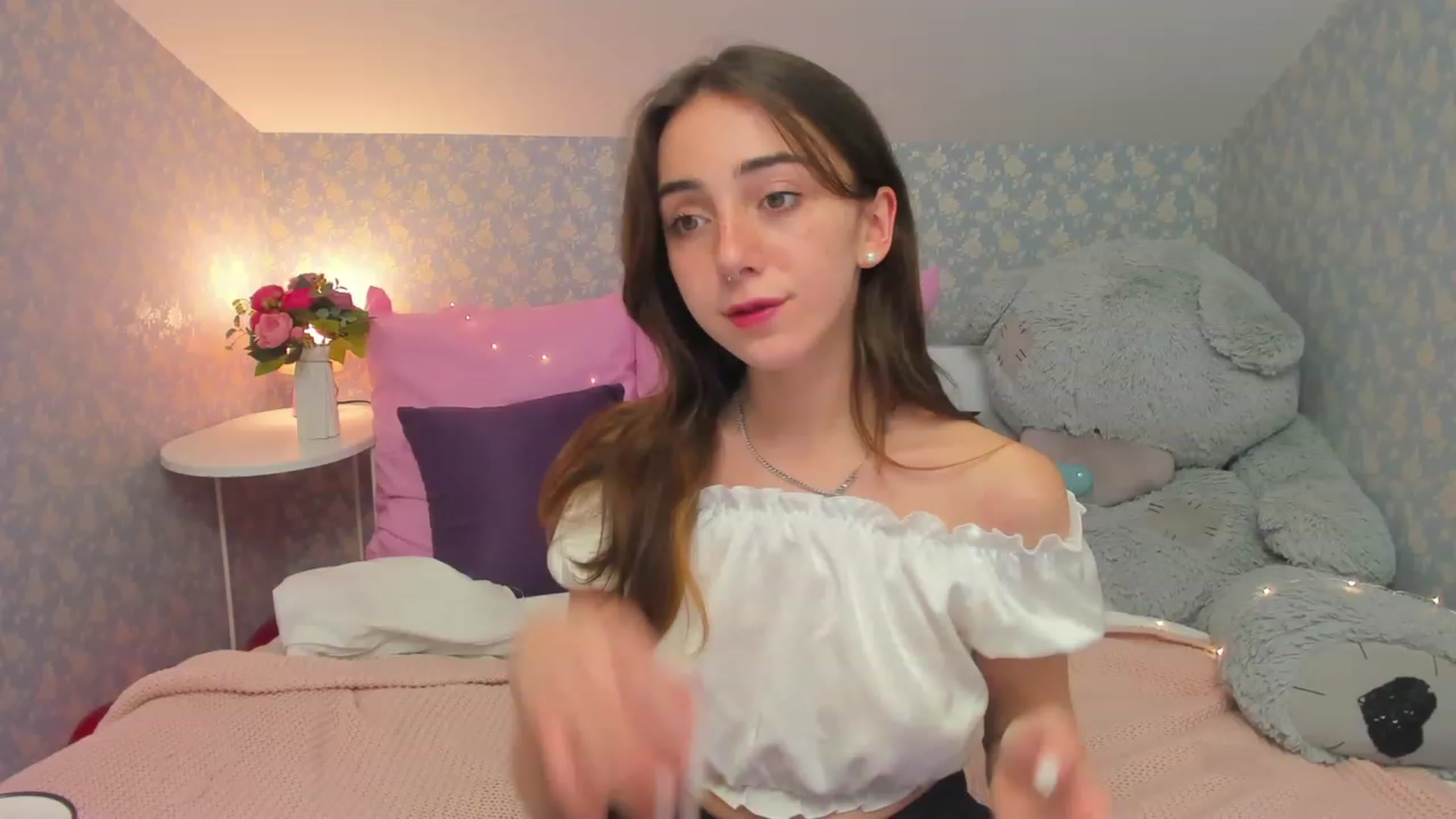 Gallery image thumbnail from ElsaYoung's myfreecams stream on, 03/02/2023, 14:03 image 13 of 20