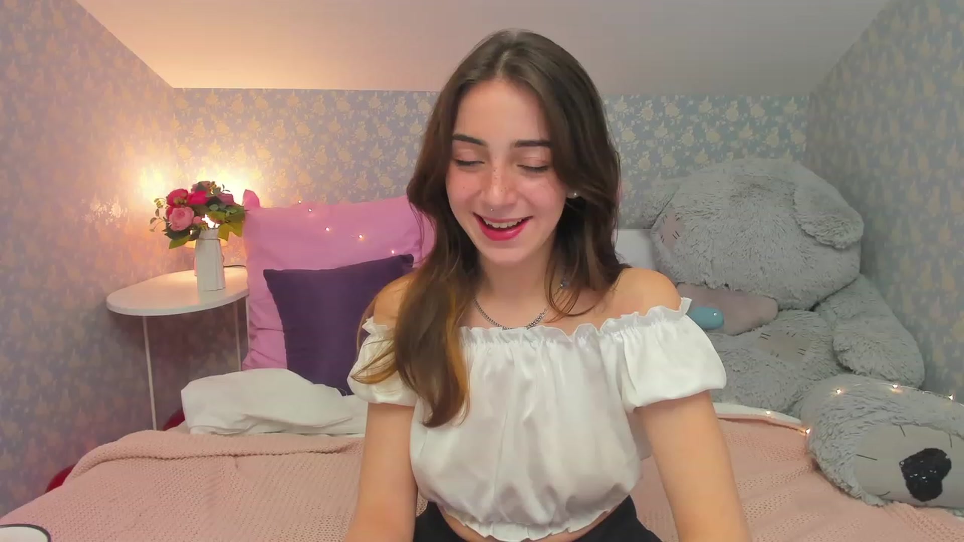 Gallery image thumbnail from ElsaYoung's myfreecams stream on, 03/02/2023, 14:03 image 14 of 20