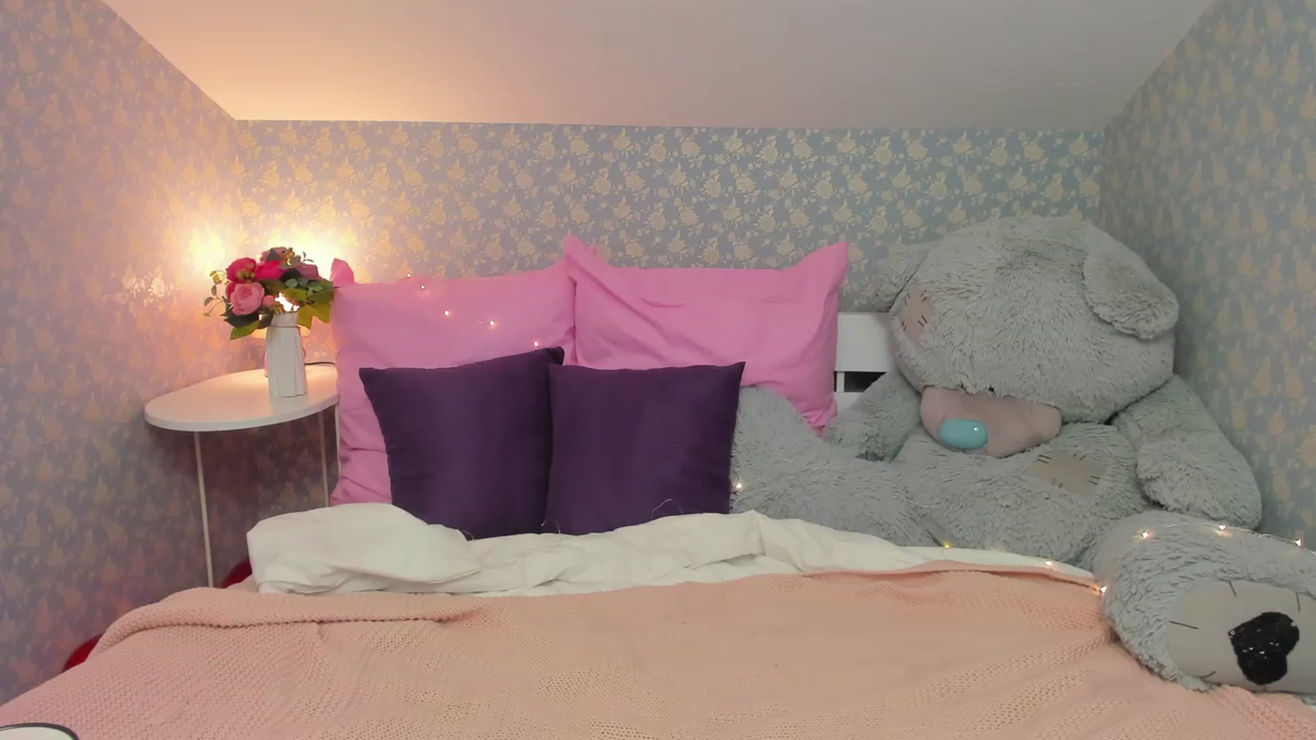 Gallery image thumbnail from ElsaYoung's myfreecams stream on, 03/02/2023, 14:03 image 15 of 20