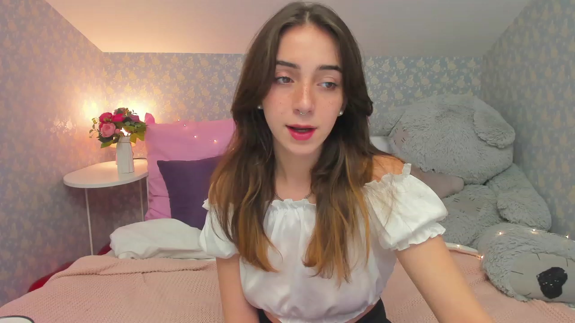 Gallery image thumbnail from ElsaYoung's myfreecams stream on, 03/02/2023, 14:03 image 16 of 20