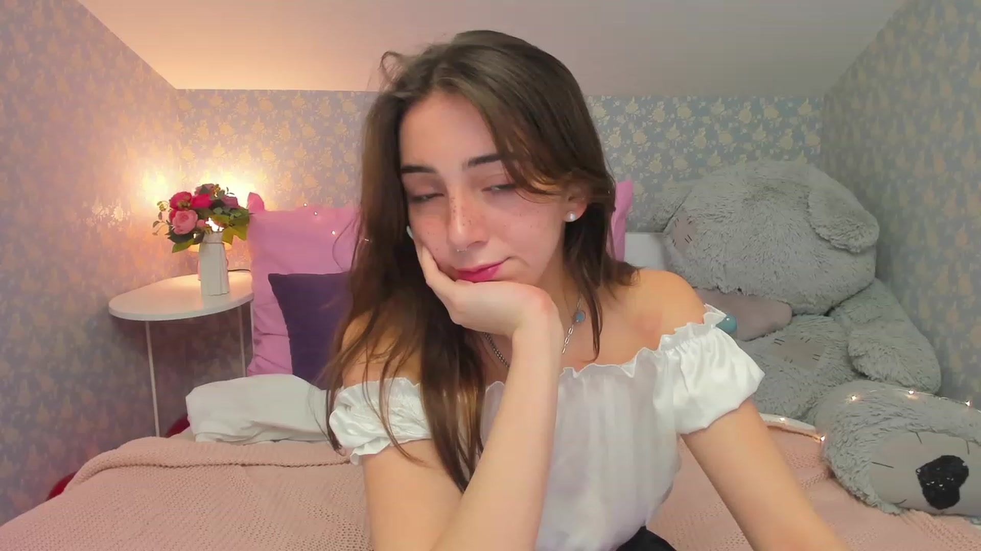 Gallery image thumbnail from ElsaYoung's myfreecams stream on, 03/02/2023, 14:03 image 9 of 20