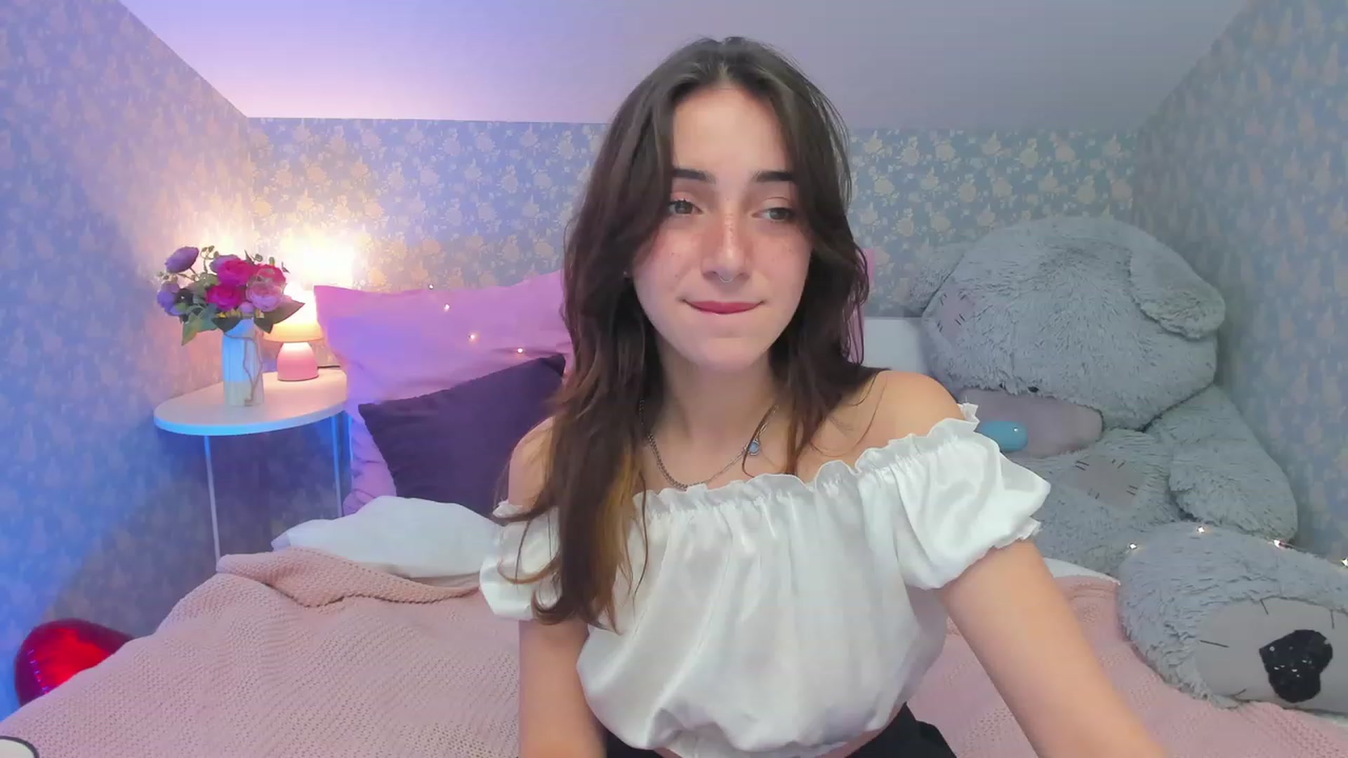 Gallery image thumbnail from ElsaYoung's myfreecams stream on, 03/02/2023, 15:32 image 10 of 20