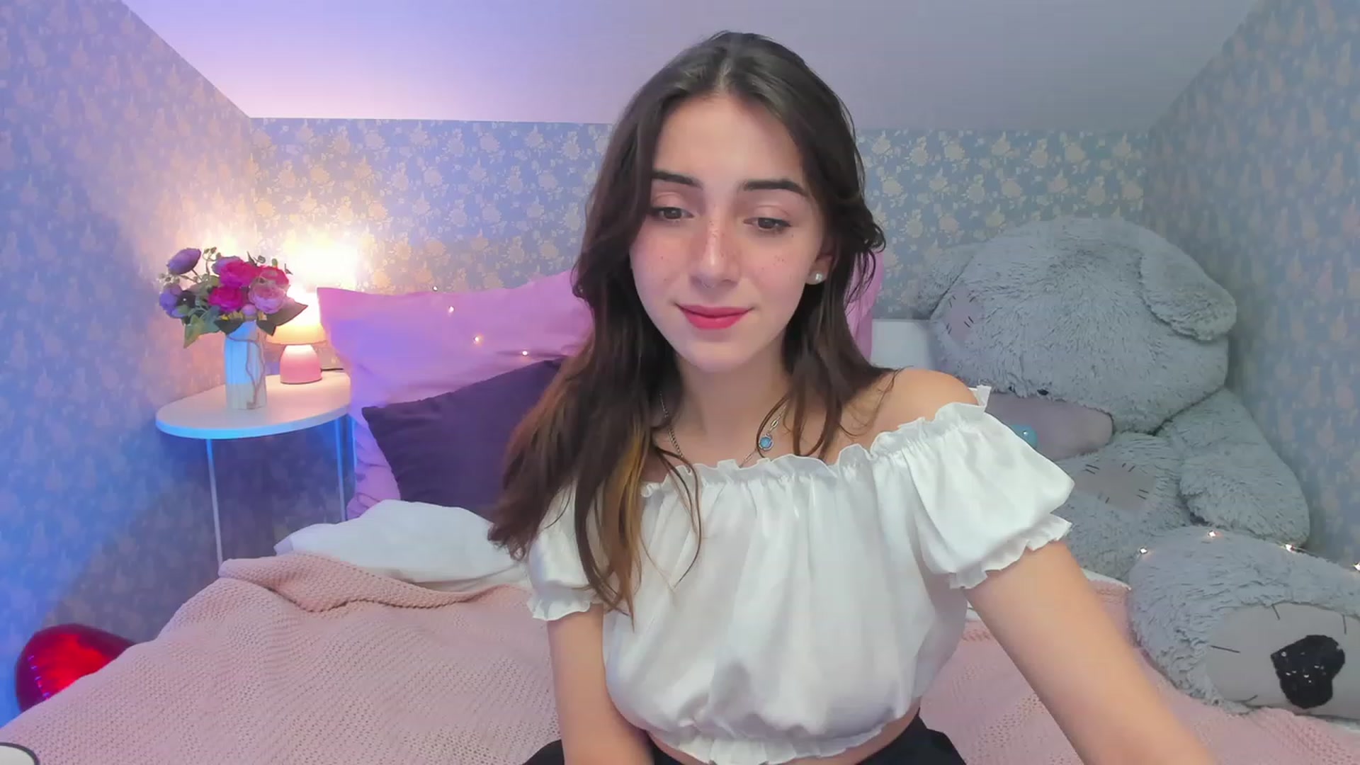 Gallery image thumbnail from ElsaYoung's myfreecams stream on, 03/02/2023, 15:32 image 9 of 20