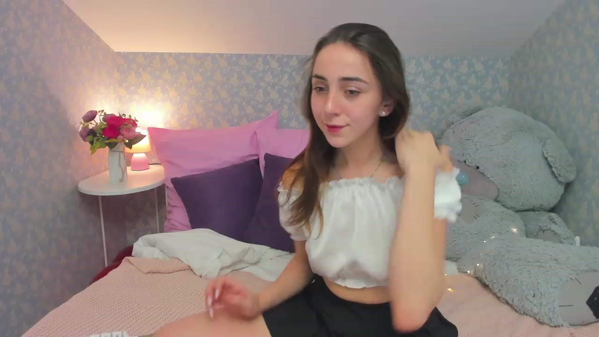 Gallery image thumbnail from ElsaYoung's myfreecams stream on, 03/02/2023, 19:09 image 2 of 20