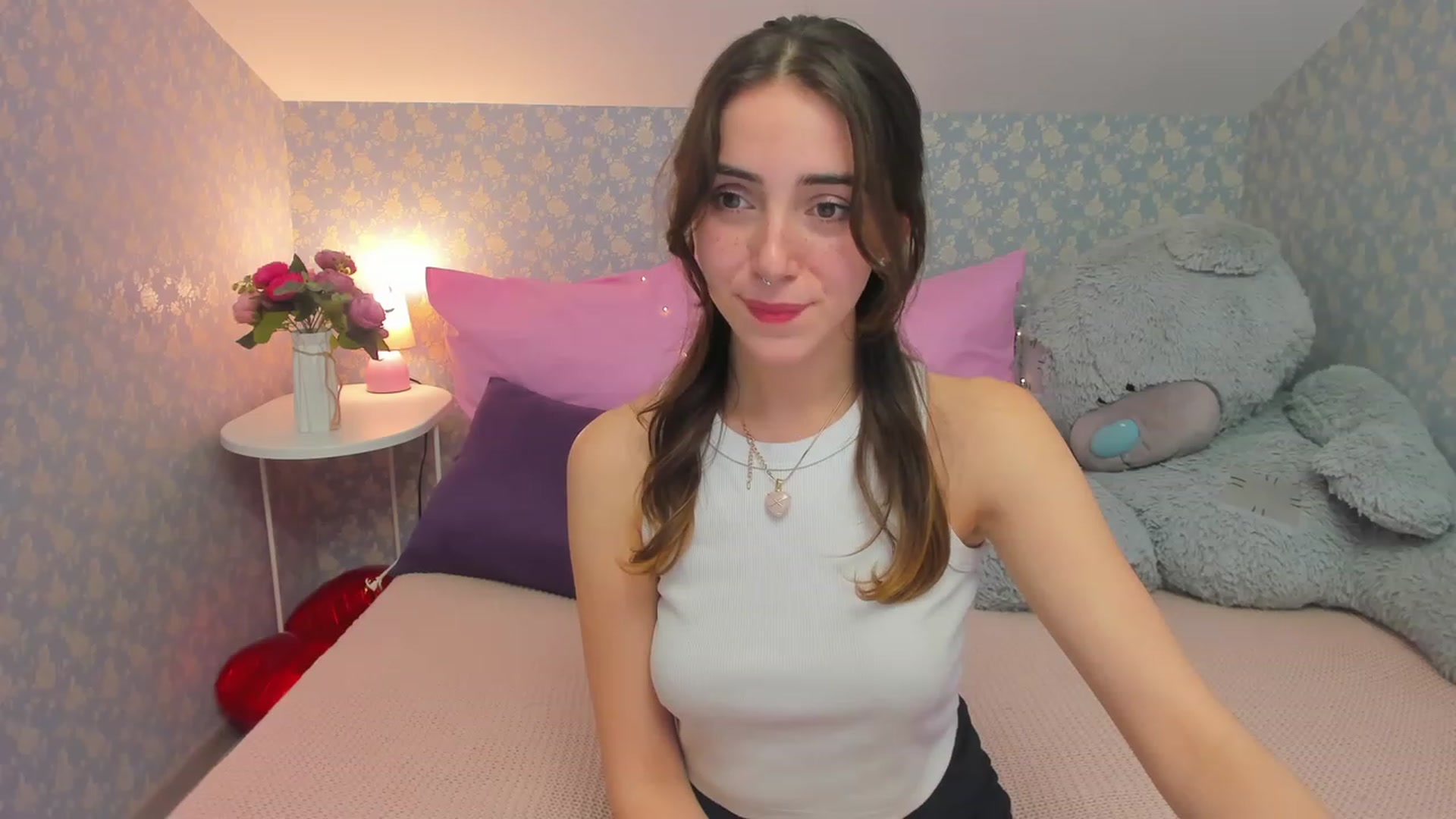 Gallery image thumbnail from ElsaYoung's myfreecams stream on, 03/03/2023, 17:25 image 17 of 20