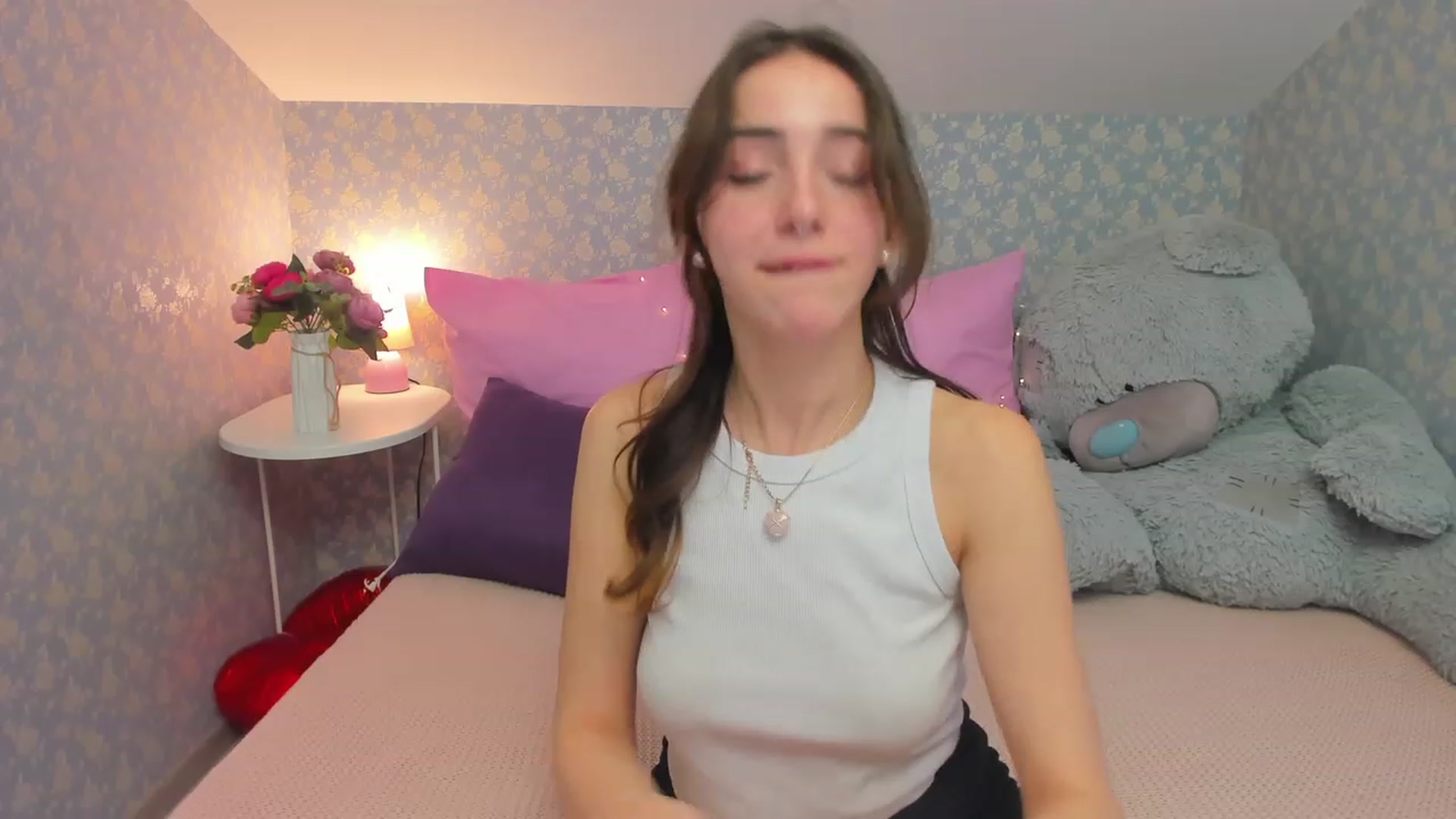Gallery image thumbnail from ElsaYoung's myfreecams stream on, 03/03/2023, 17:25 image 19 of 20