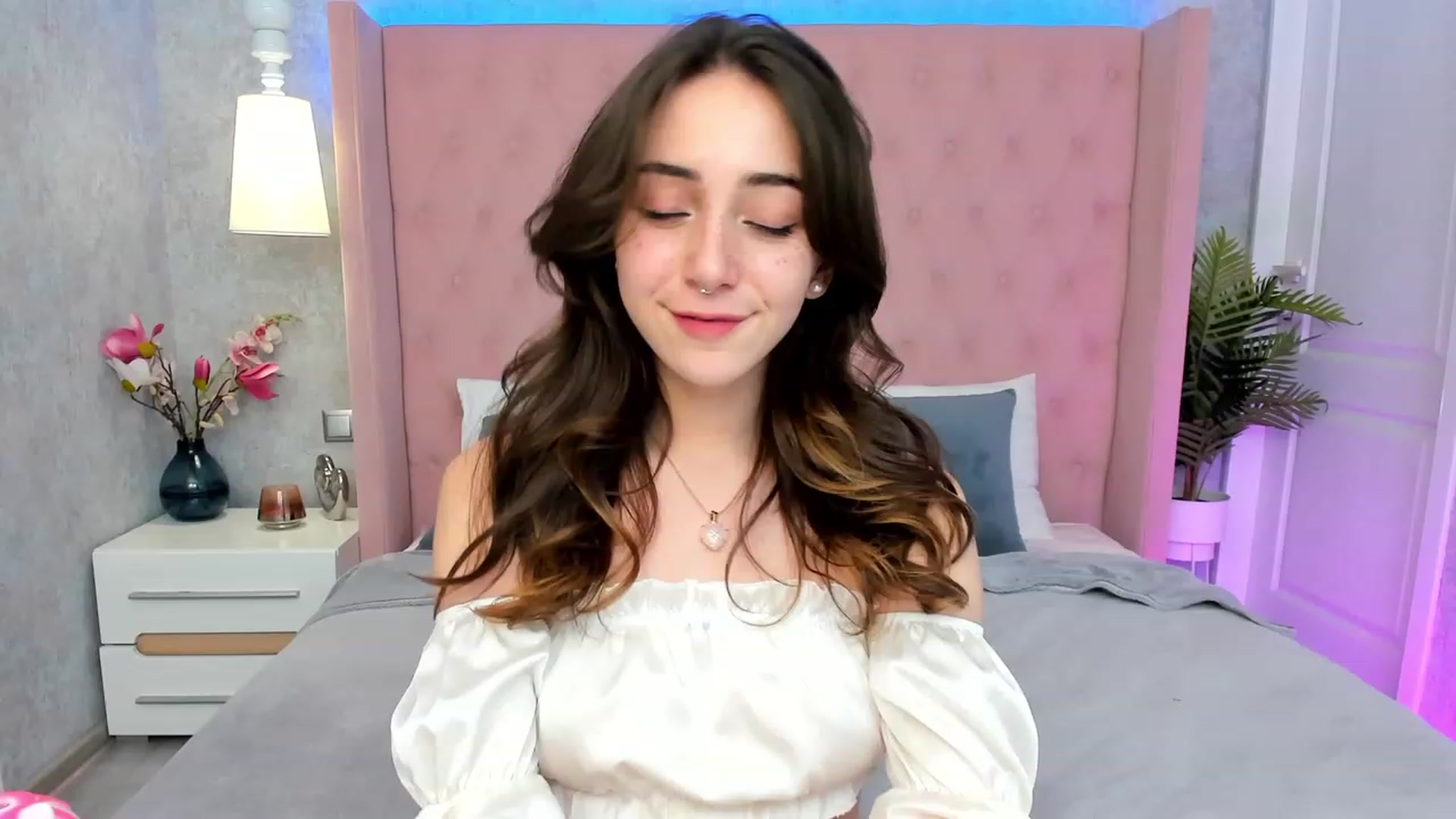 Gallery image thumbnail from ElsaYoung's myfreecams stream on, 03/04/2023, 14:24 image 20 of 20