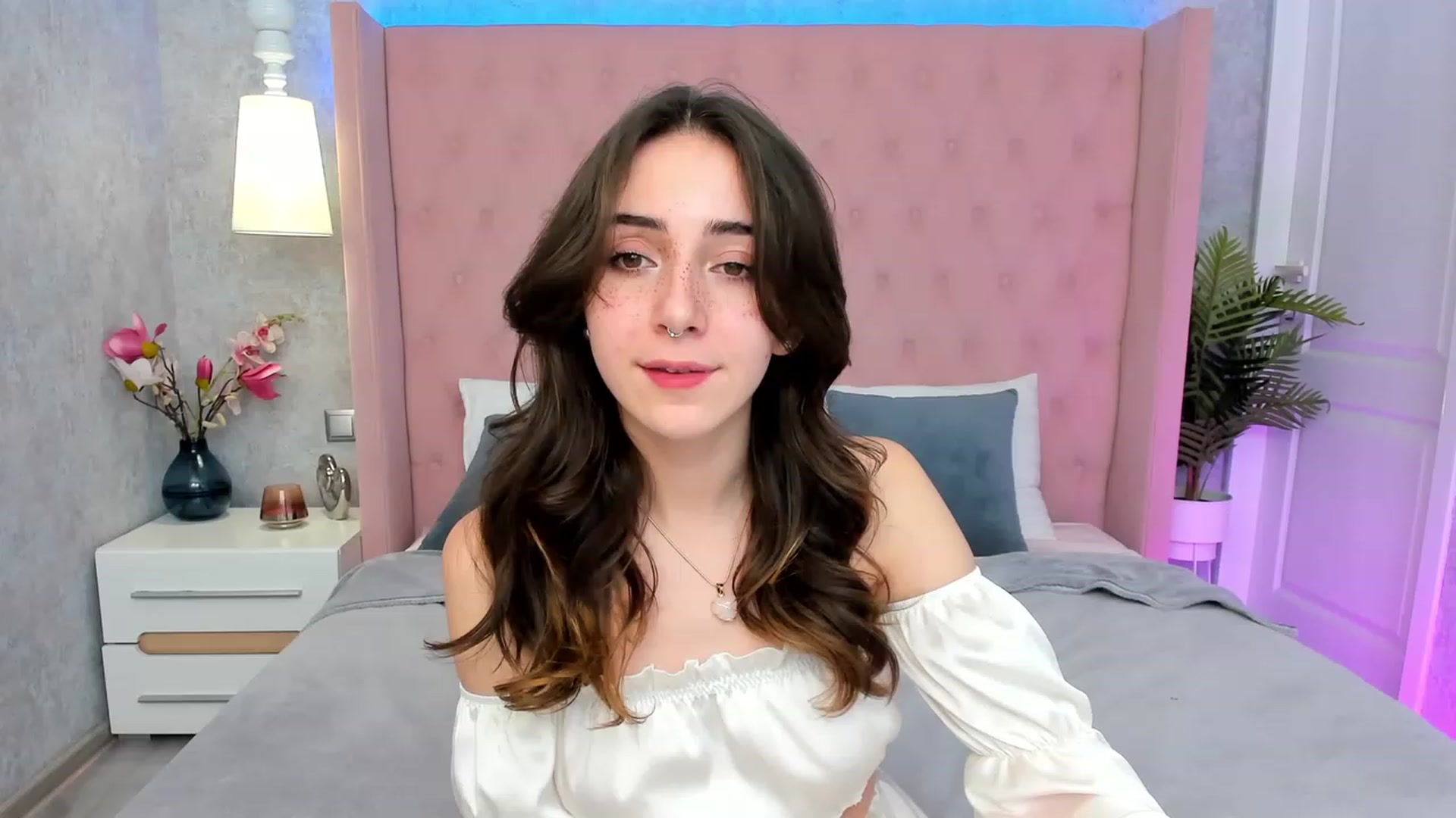 Gallery image thumbnail from ElsaYoung's myfreecams stream on, 03/04/2023, 14:24 image 11 of 20