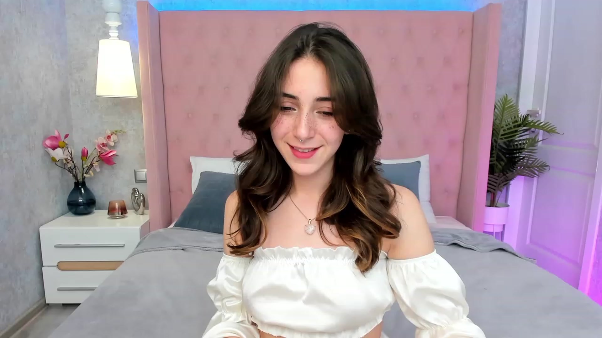 Gallery image thumbnail from ElsaYoung's myfreecams stream on, 03/04/2023, 14:24 image 4 of 20