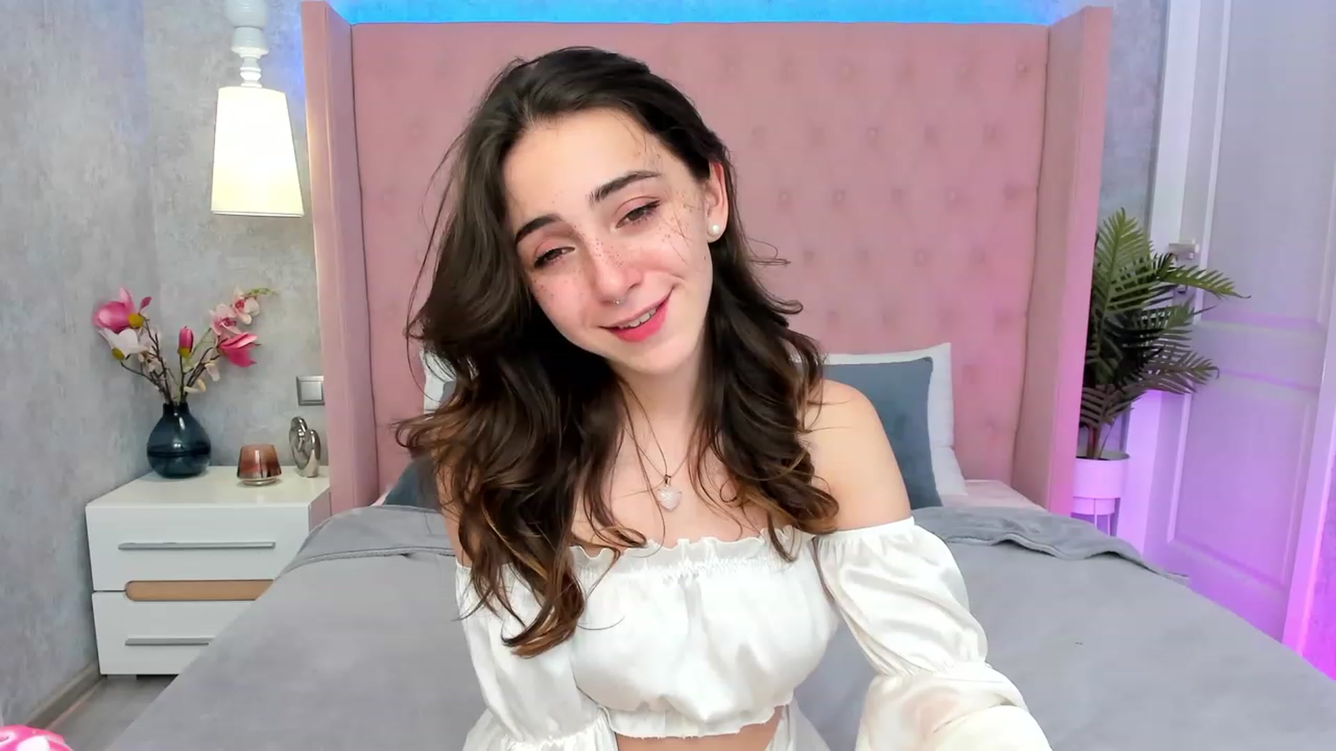 Gallery image thumbnail from ElsaYoung's myfreecams stream on, 03/04/2023, 14:24 image 19 of 20