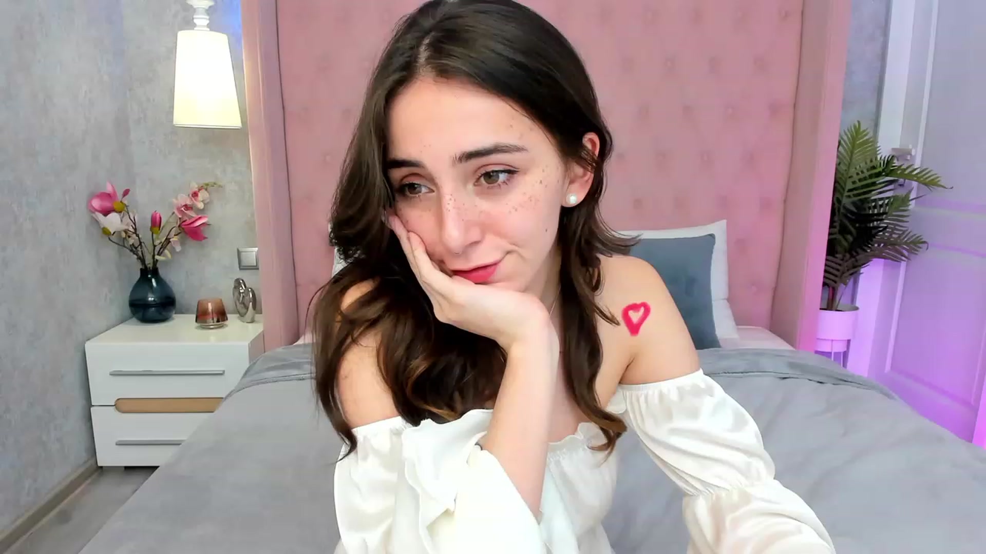 Gallery image thumbnail from ElsaYoung's myfreecams stream on, 03/04/2023, 17:10 image 12 of 20