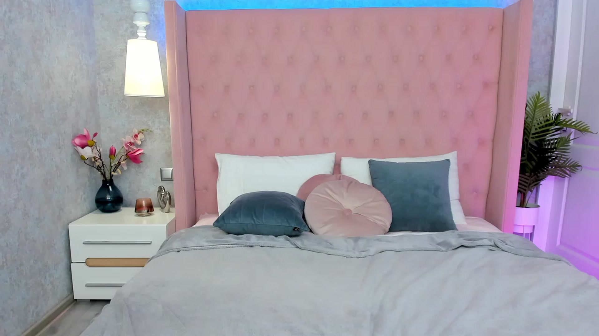 Gallery image thumbnail from ElsaYoung's myfreecams stream on, 03/04/2023, 18:43 image 19 of 20