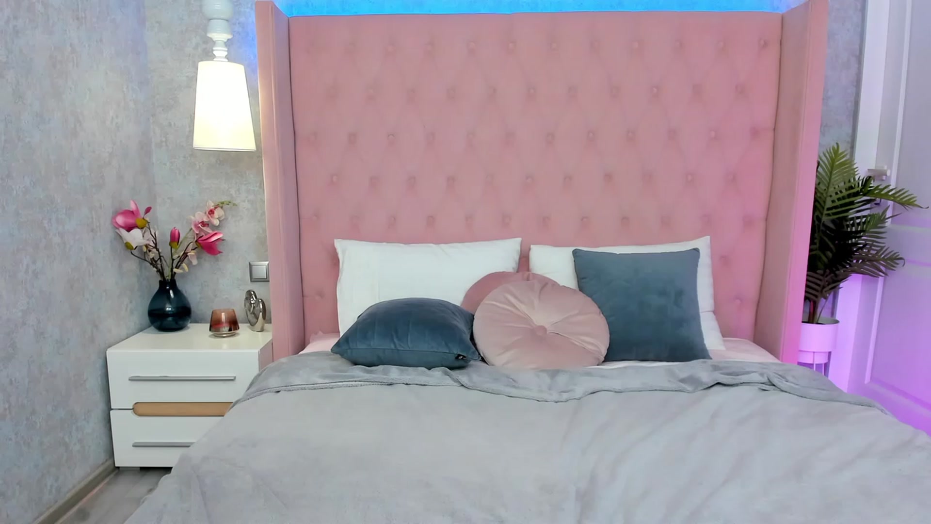 Gallery image thumbnail from ElsaYoung's myfreecams stream on, 03/04/2023, 18:43 image 16 of 20