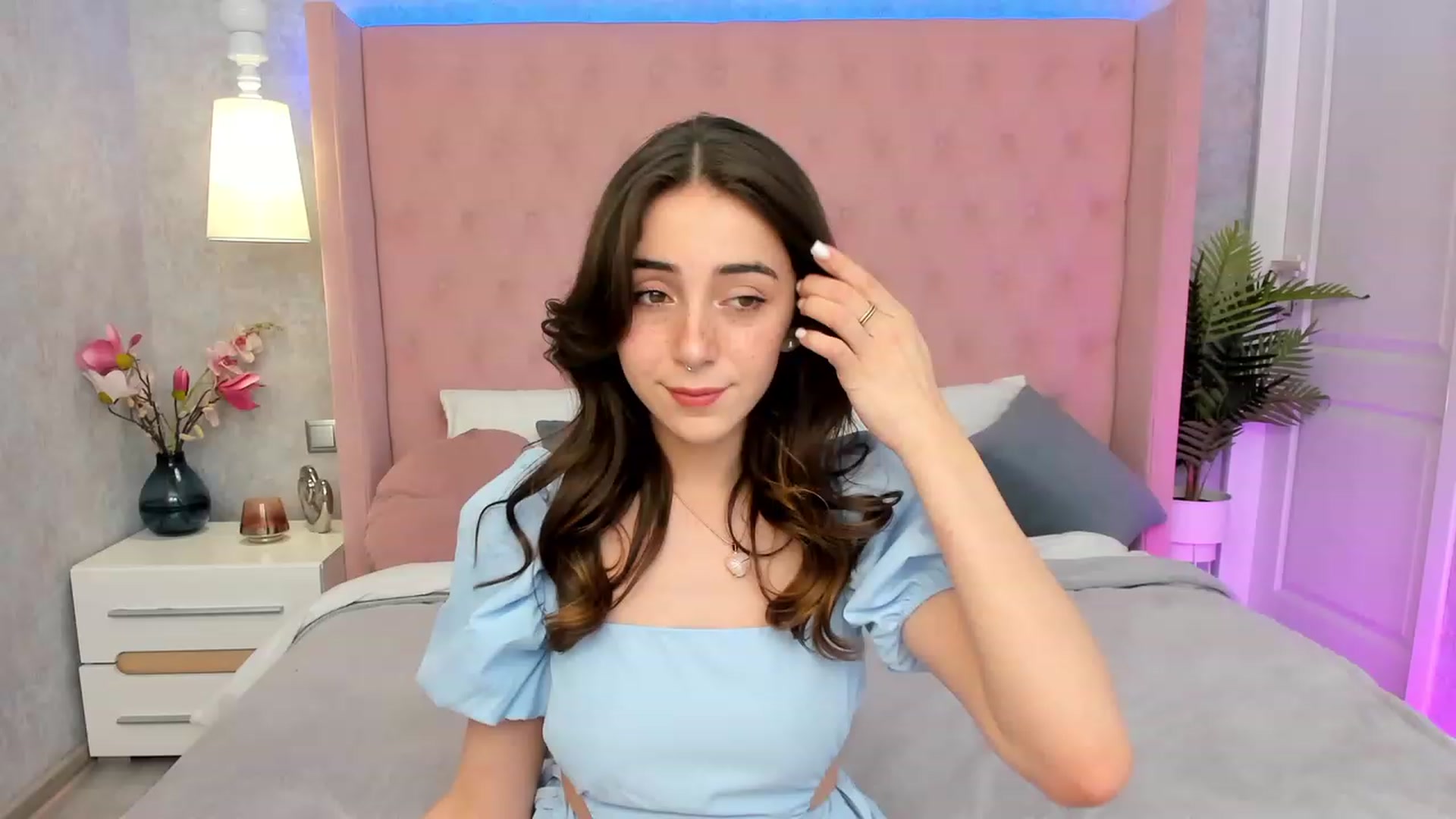 Gallery image thumbnail from ElsaYoung's myfreecams stream on, 03/05/2023, 13:59 image 19 of 20