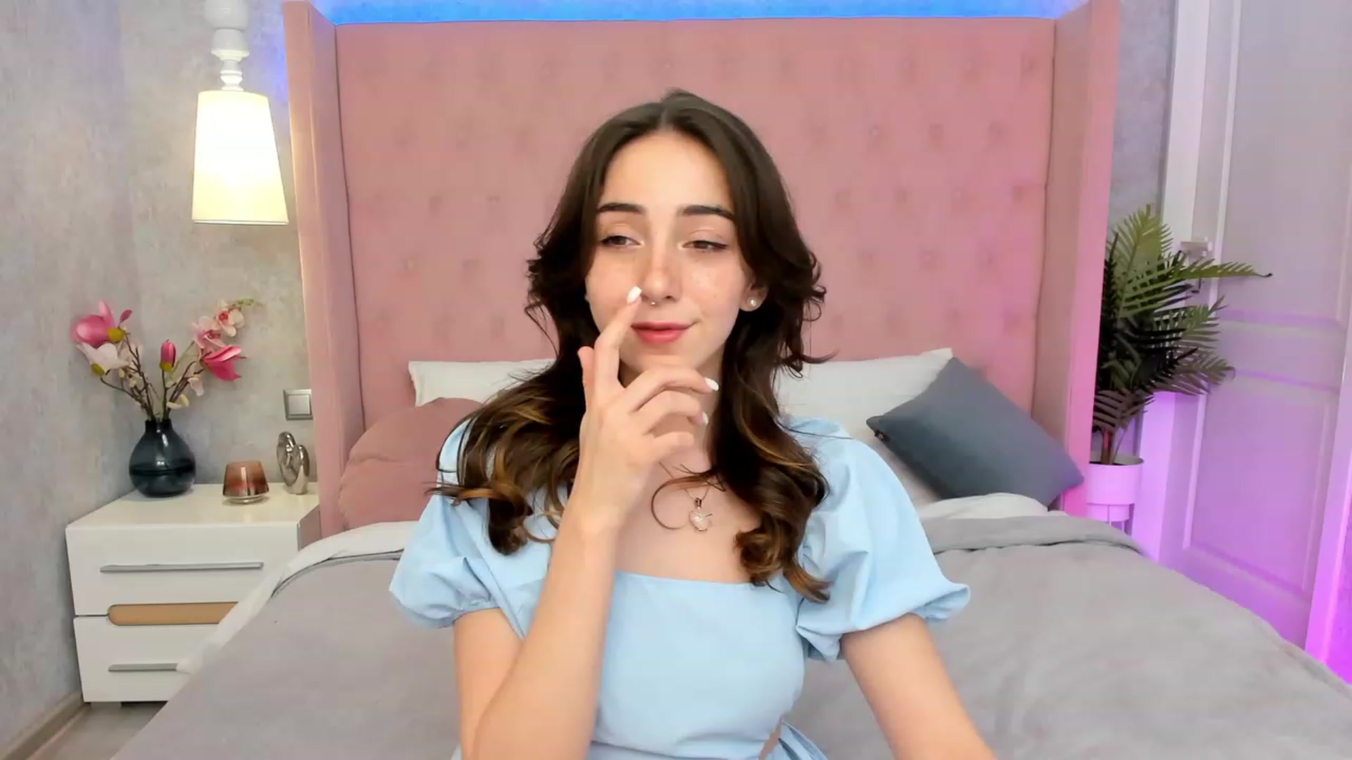 Gallery image thumbnail from ElsaYoung's myfreecams stream on, 03/05/2023, 13:59 image 2 of 20