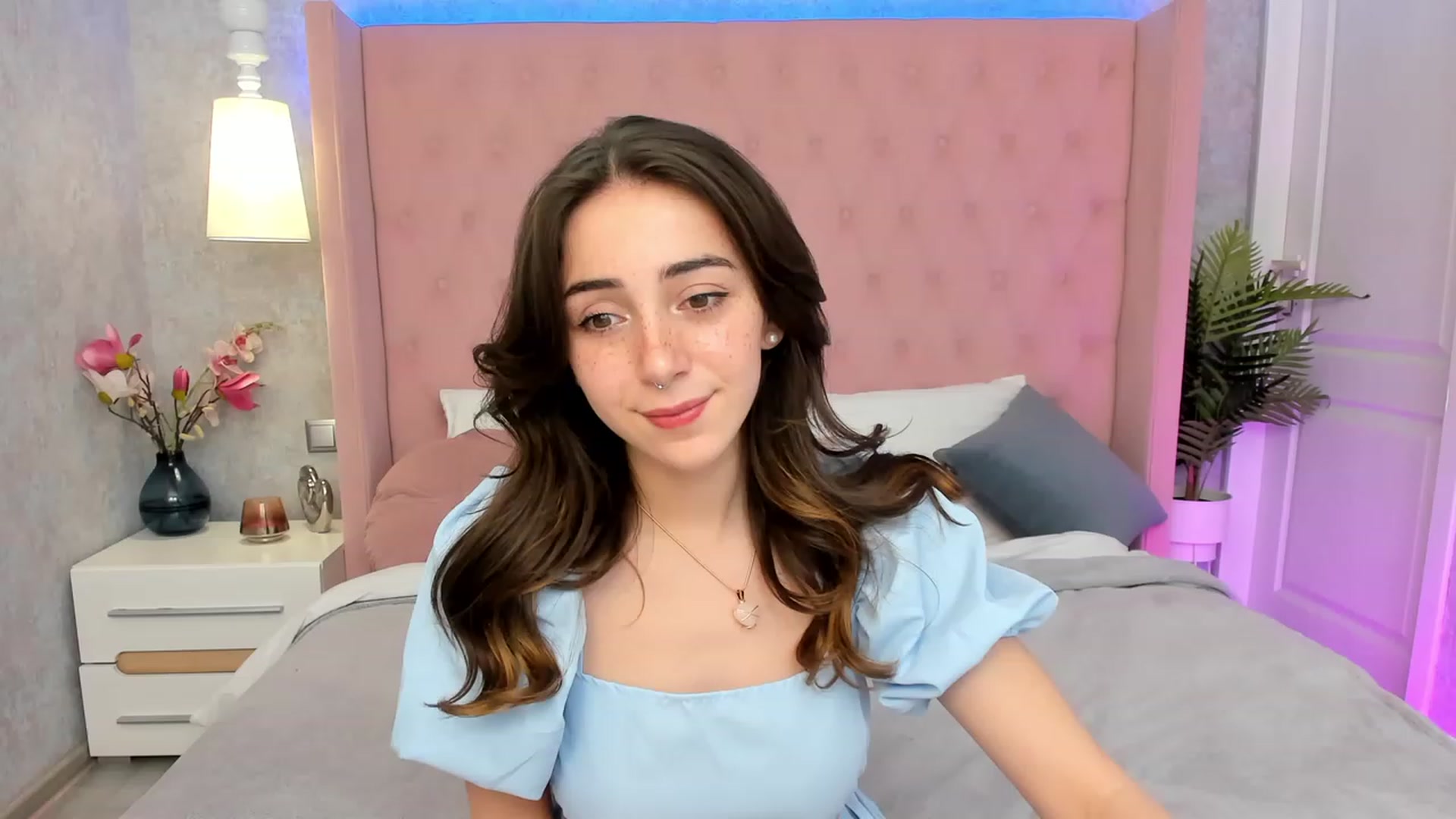 Gallery image thumbnail from ElsaYoung's myfreecams stream on, 03/05/2023, 13:59 image 17 of 20
