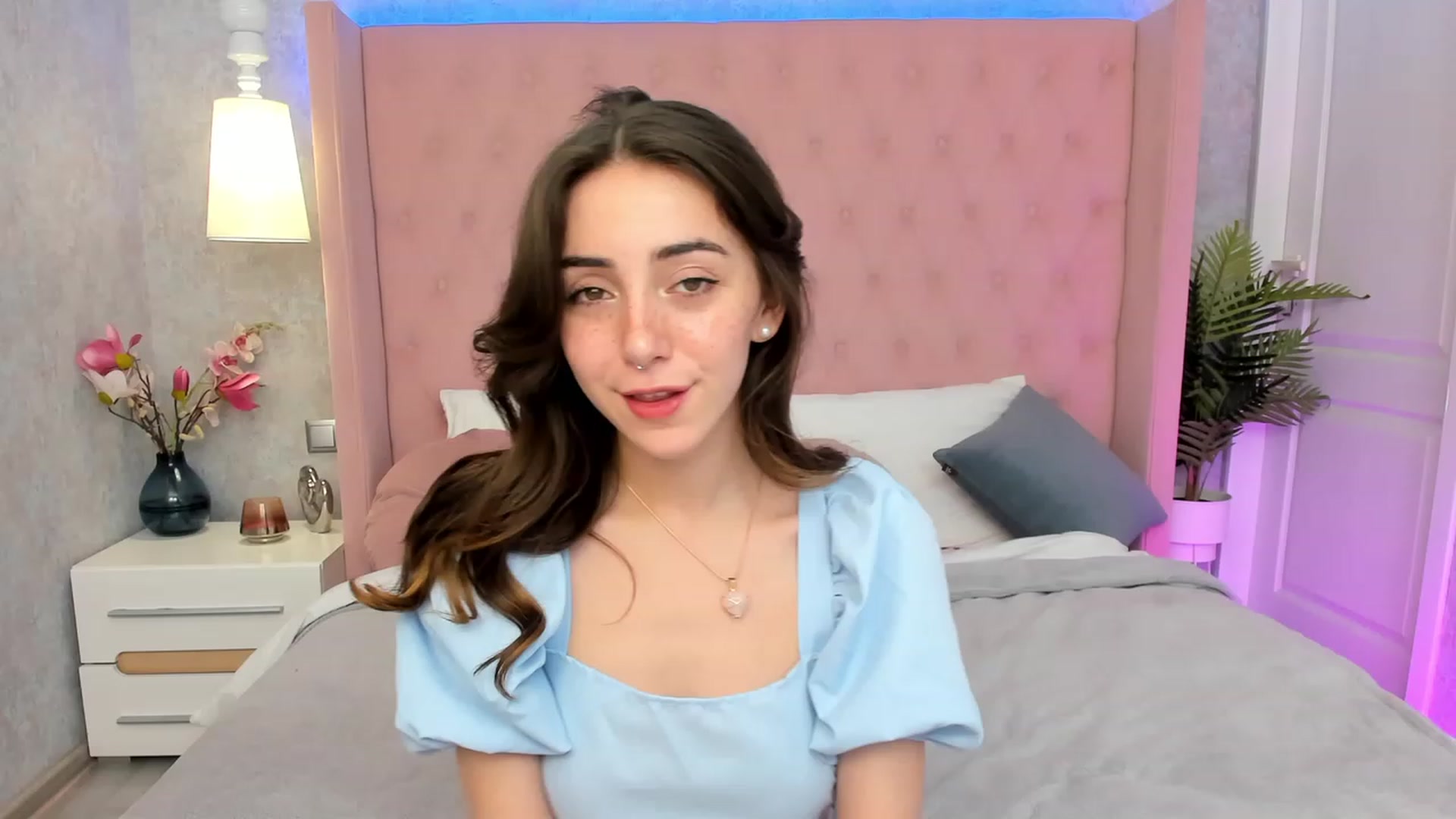 Gallery image thumbnail from ElsaYoung's myfreecams stream on, 03/05/2023, 13:59 image 13 of 20