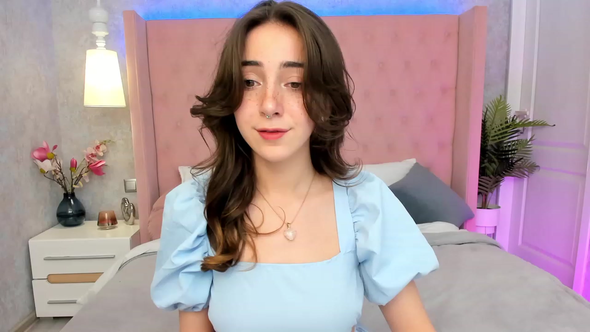 Gallery image thumbnail from ElsaYoung's myfreecams stream on, 03/05/2023, 14:37 image 8 of 20