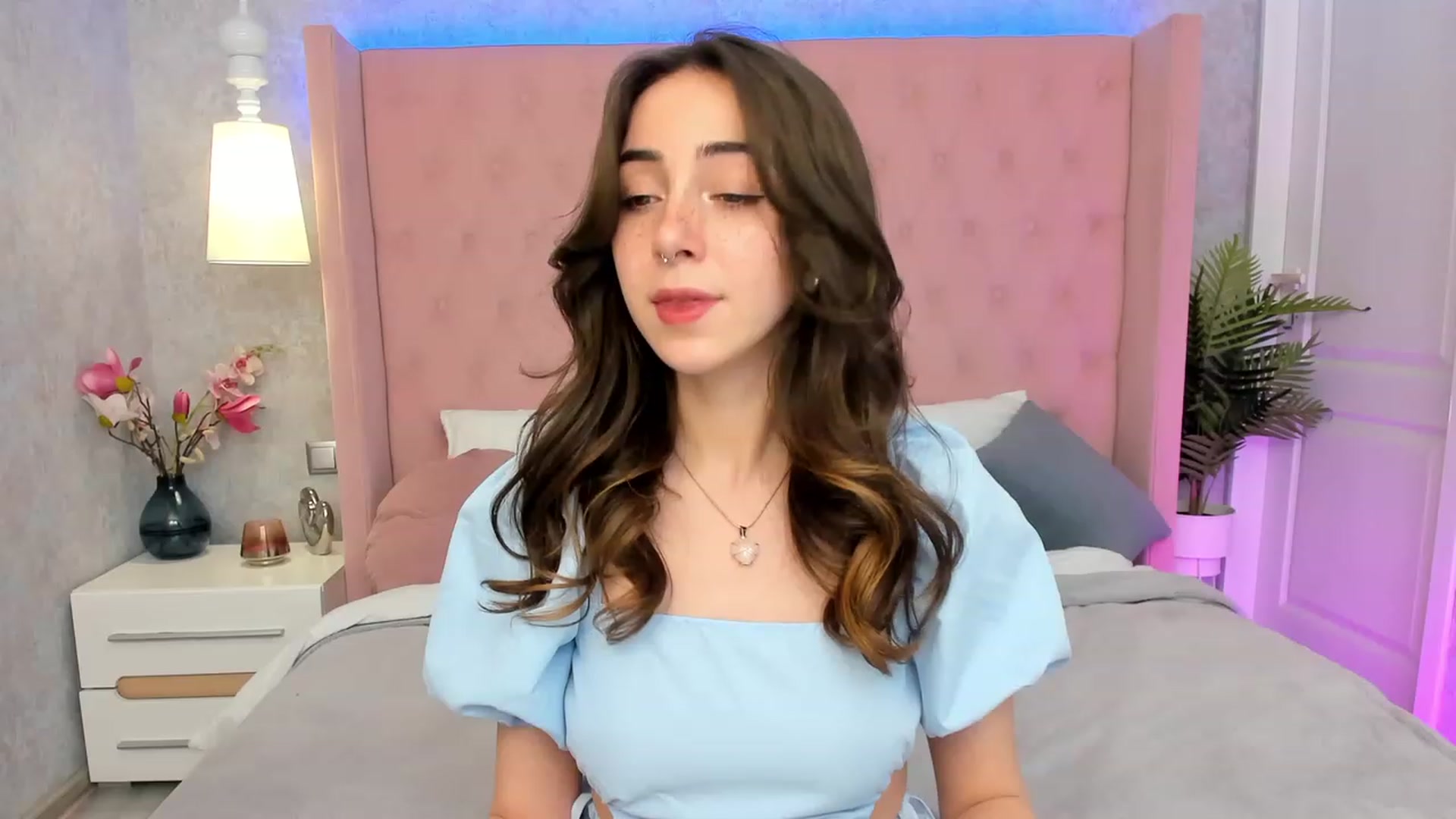 Gallery image thumbnail from ElsaYoung's myfreecams stream on, 03/05/2023, 14:37 image 2 of 20