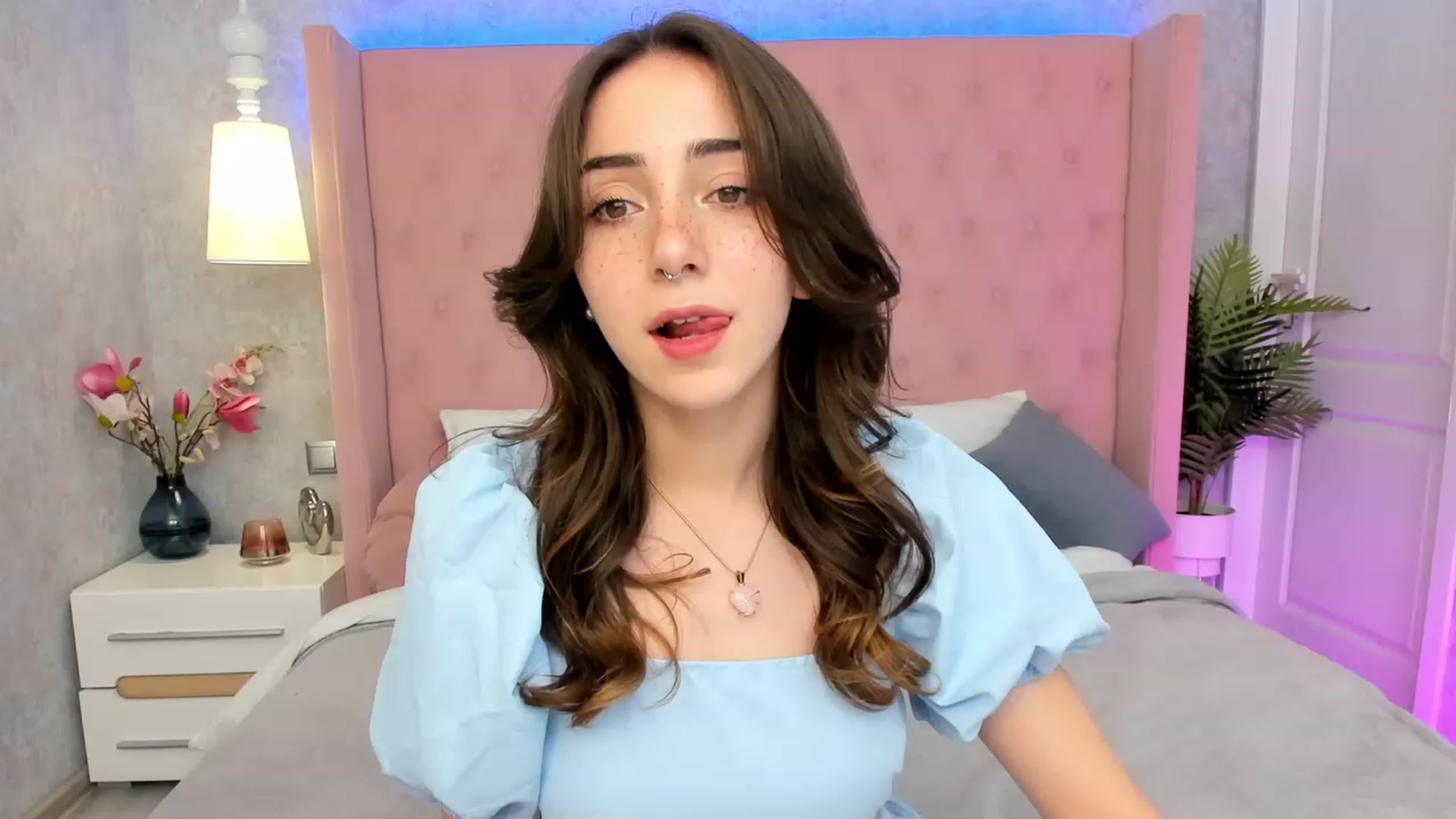 Gallery image thumbnail from ElsaYoung's myfreecams stream on, 03/05/2023, 14:37 image 10 of 20