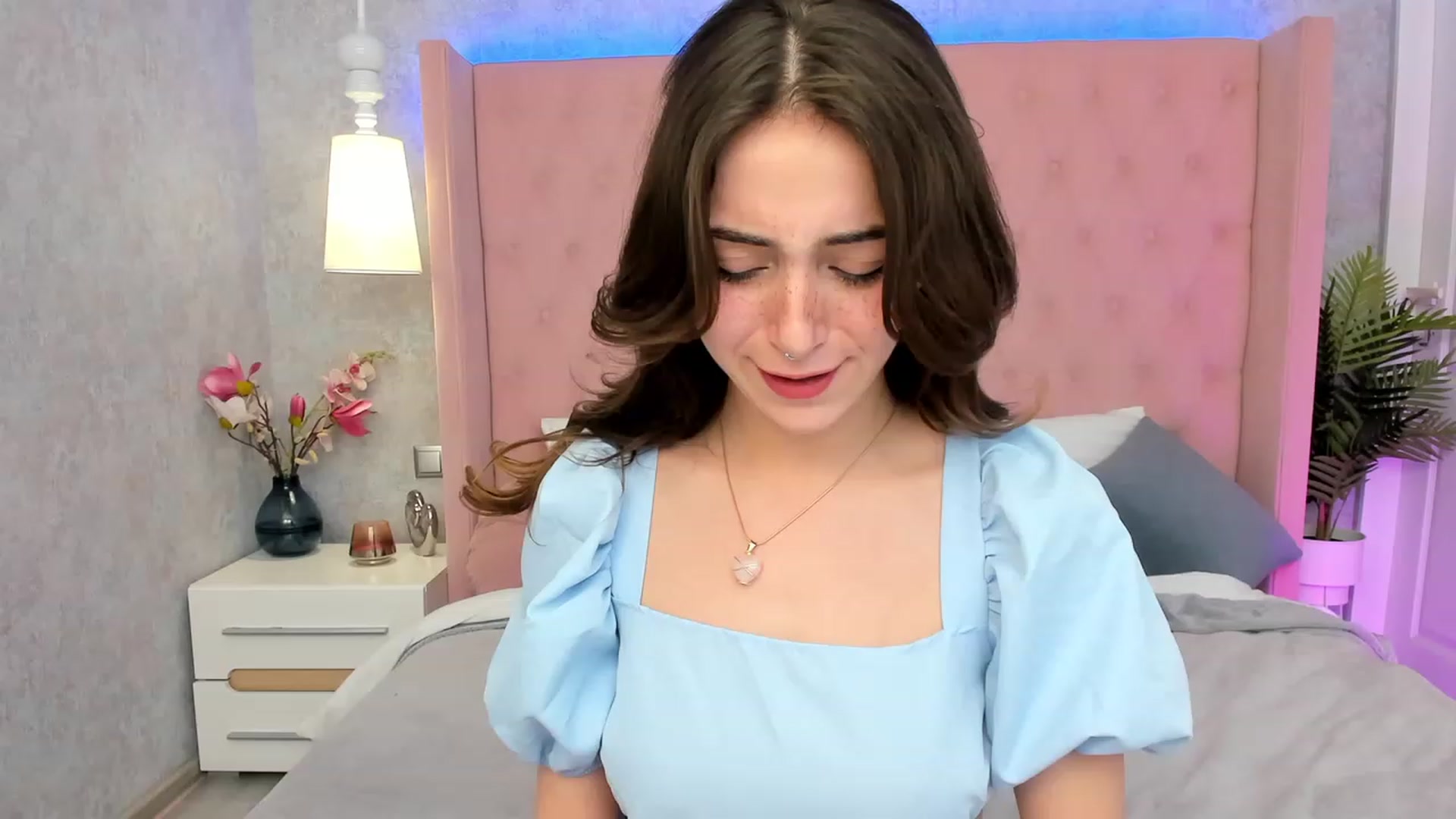 Gallery image thumbnail from ElsaYoung's myfreecams stream on, 03/05/2023, 15:24 image 18 of 20