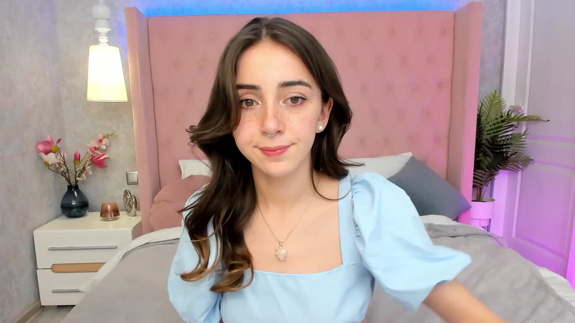 Gallery image thumbnail from ElsaYoung's myfreecams stream on, 03/05/2023, 15:24 image 16 of 20