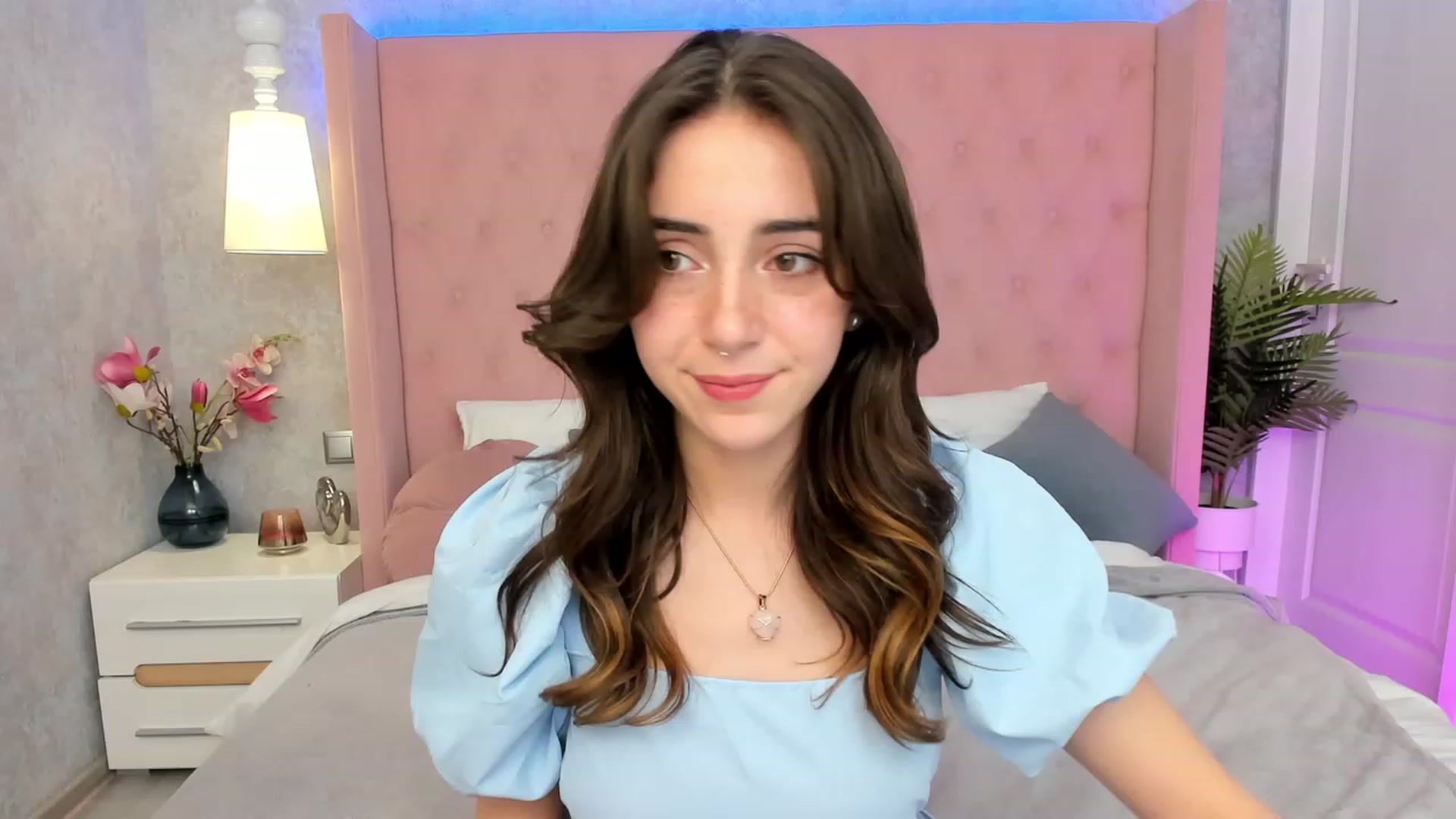 Gallery image thumbnail from ElsaYoung's myfreecams stream on, 03/05/2023, 15:24 image 11 of 20