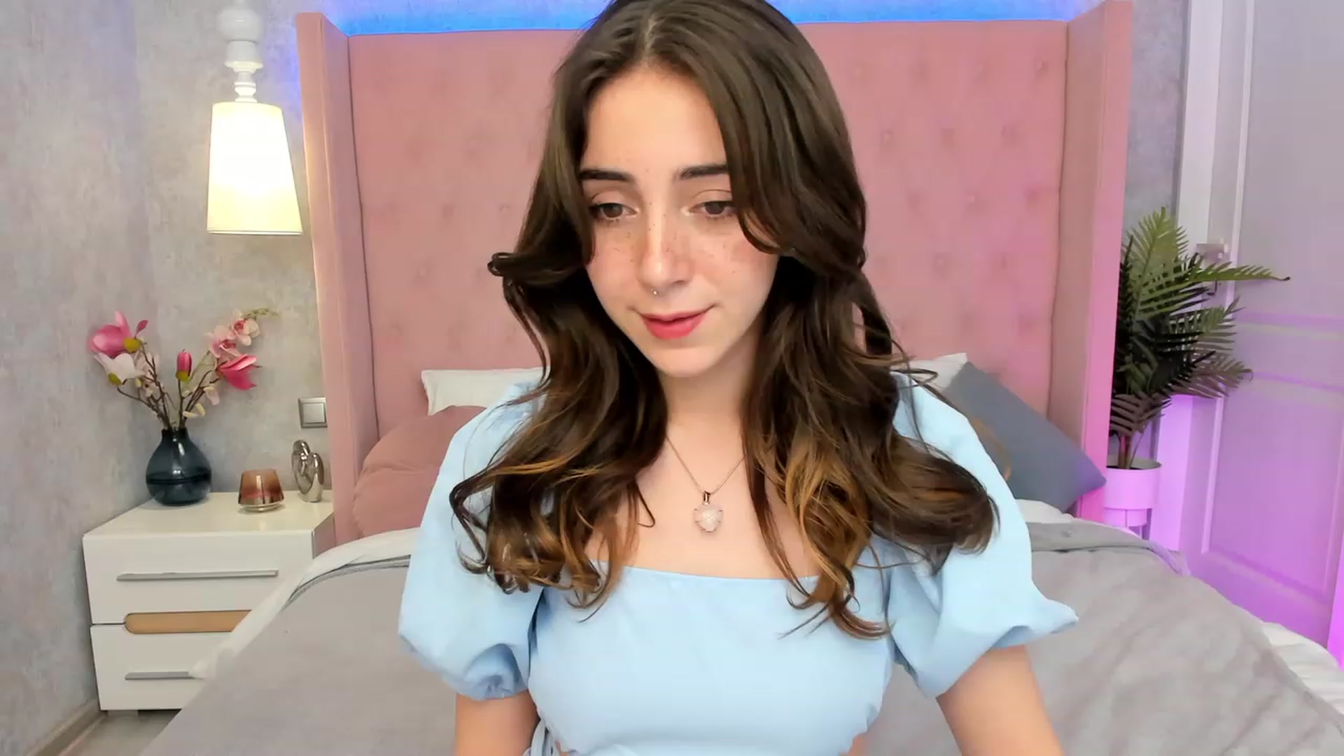 Gallery image thumbnail from ElsaYoung's myfreecams stream on, 03/05/2023, 15:24 image 6 of 20