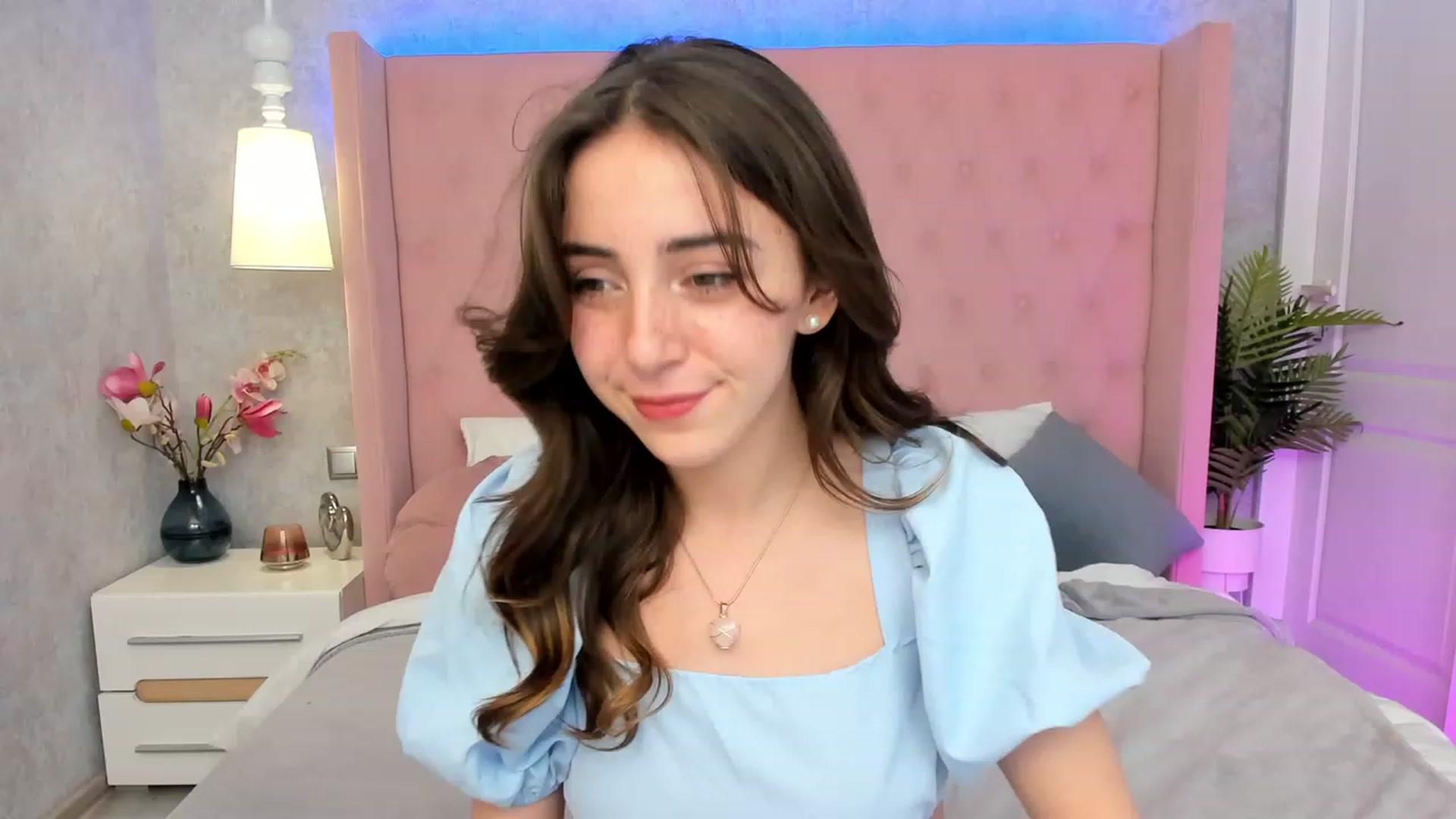Gallery image thumbnail from ElsaYoung's myfreecams stream on, 03/05/2023, 15:24 image 20 of 20