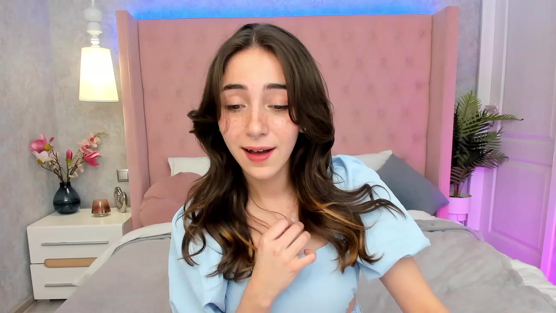 Gallery image thumbnail from ElsaYoung's myfreecams stream on, 03/05/2023, 15:24 image 4 of 20
