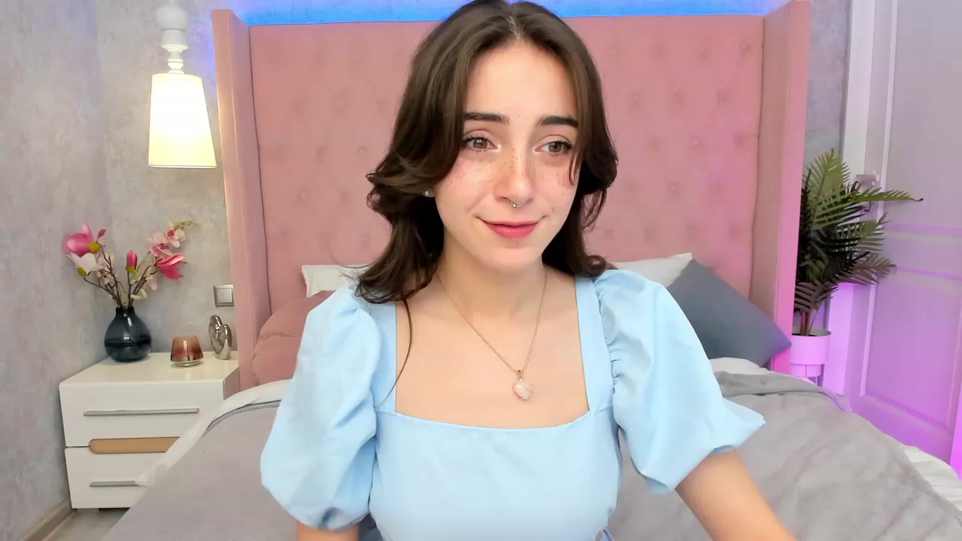 Gallery image thumbnail from ElsaYoung's myfreecams stream on, 03/05/2023, 15:24 image 12 of 20