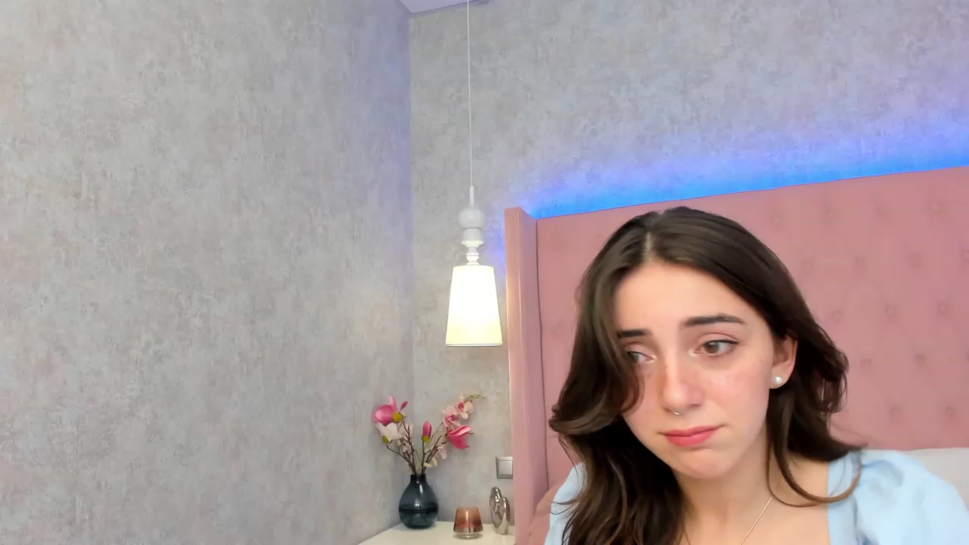 Gallery image thumbnail from ElsaYoung's myfreecams stream on, 03/05/2023, 16:31 image 17 of 20
