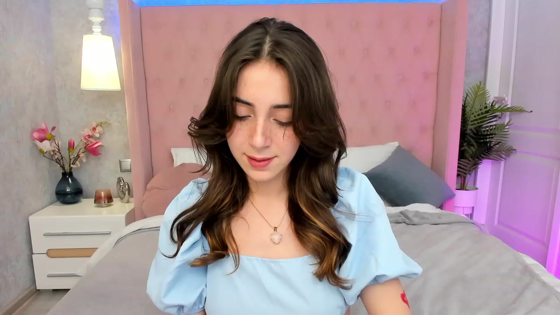 Gallery image thumbnail from ElsaYoung's myfreecams stream on, 03/05/2023, 16:31 image 15 of 20