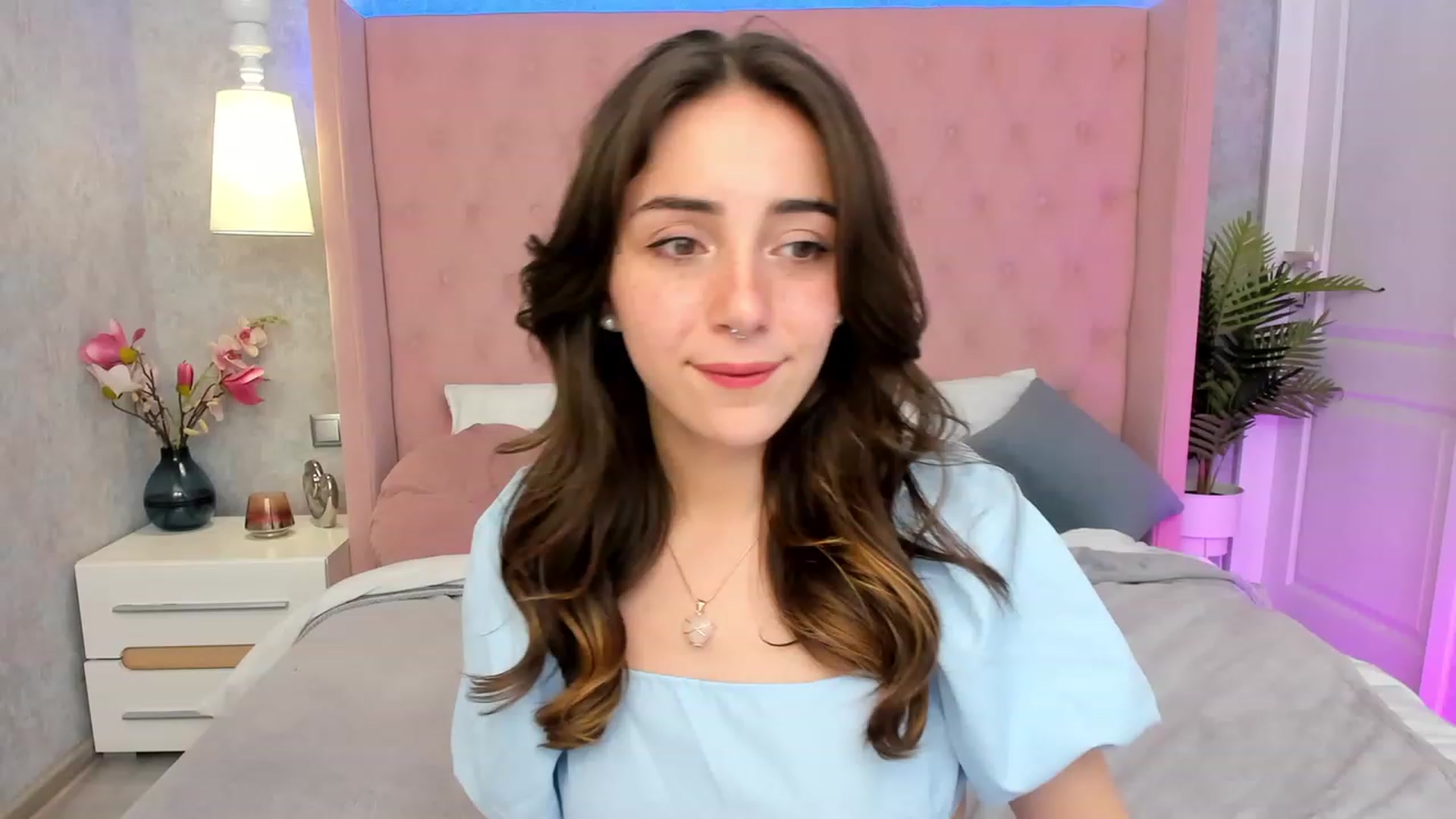 Gallery image thumbnail from ElsaYoung's myfreecams stream on, 03/05/2023, 16:31 image 3 of 20