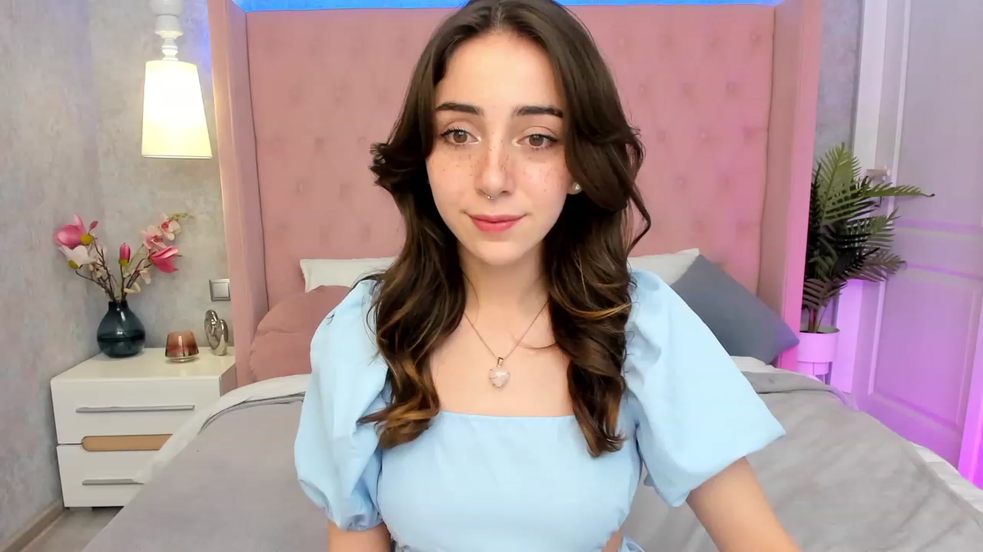 Gallery image thumbnail from ElsaYoung's myfreecams stream on, 03/05/2023, 16:31 image 11 of 20