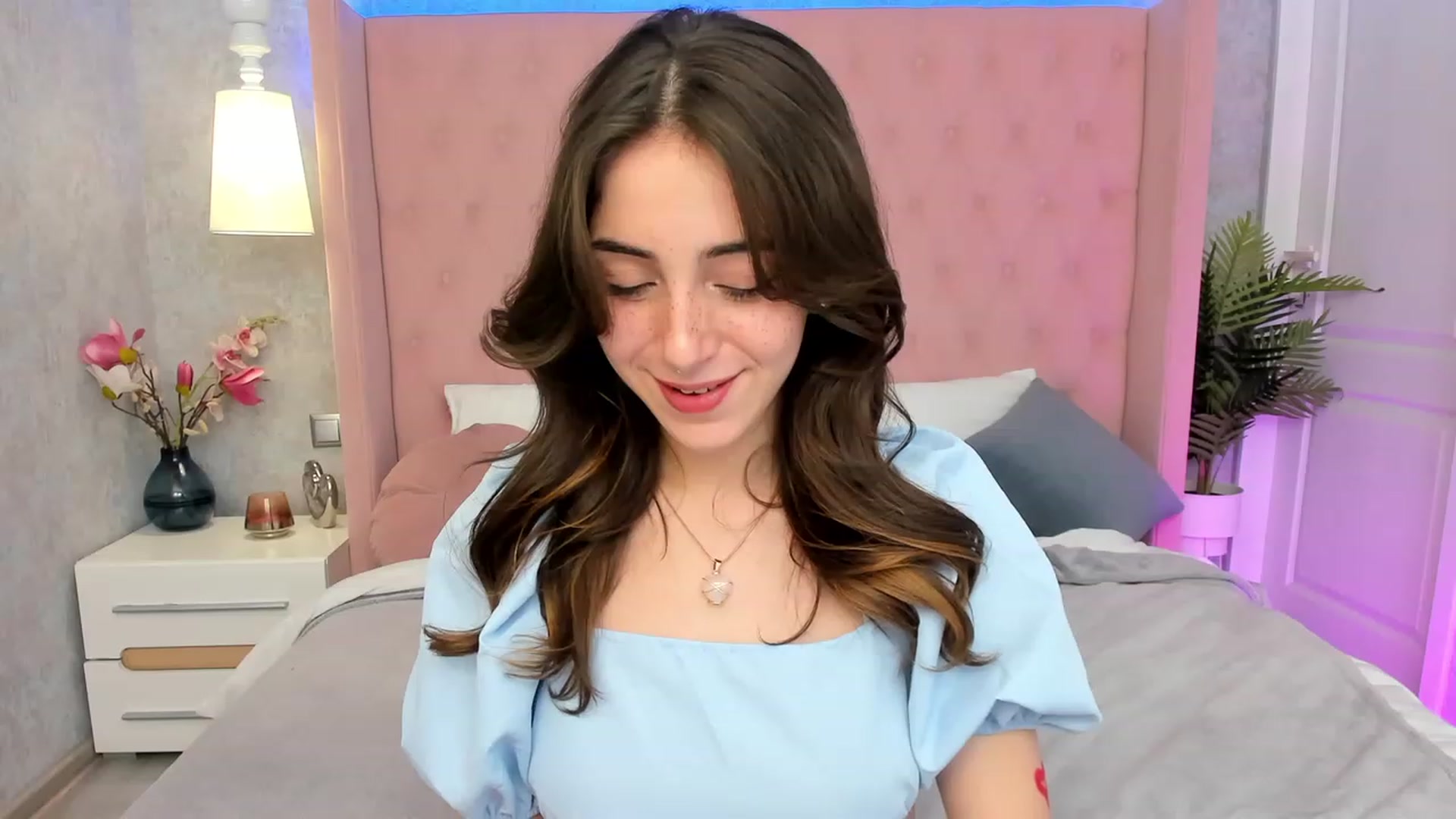 Gallery image thumbnail from ElsaYoung's myfreecams stream on, 03/05/2023, 16:31 image 12 of 20