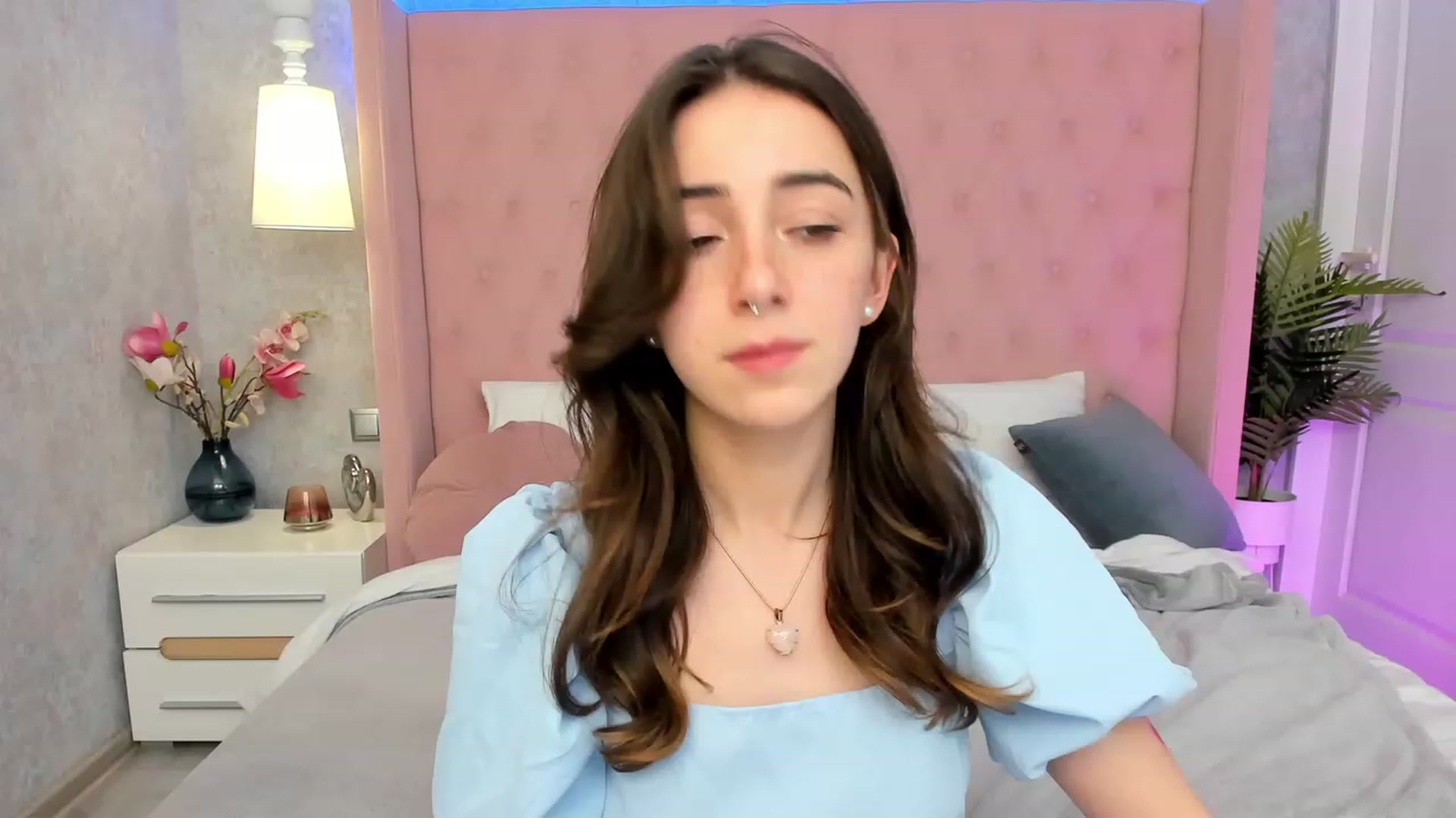 Gallery image thumbnail from ElsaYoung's myfreecams stream on, 03/05/2023, 20:03 image 8 of 20