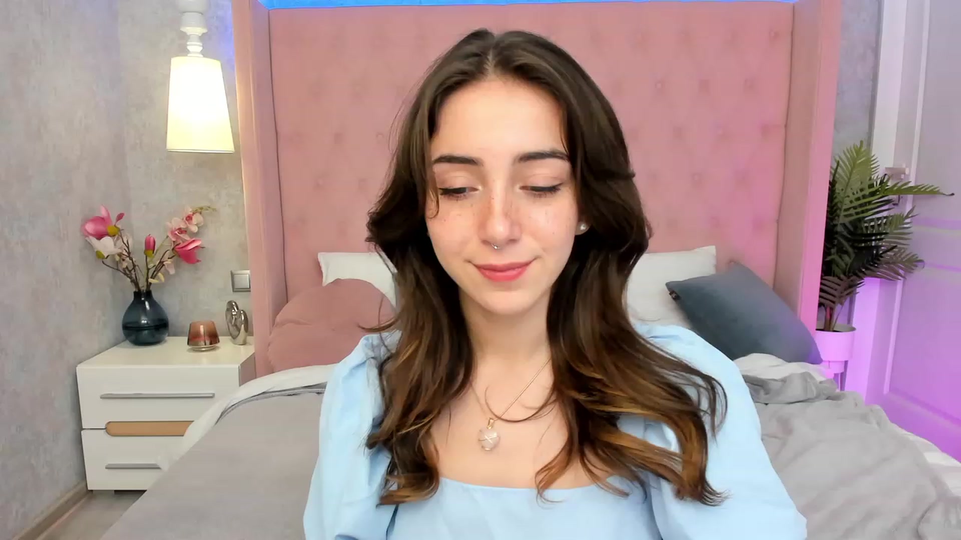 Gallery image thumbnail from ElsaYoung's myfreecams stream on, 03/05/2023, 20:03 image 6 of 20